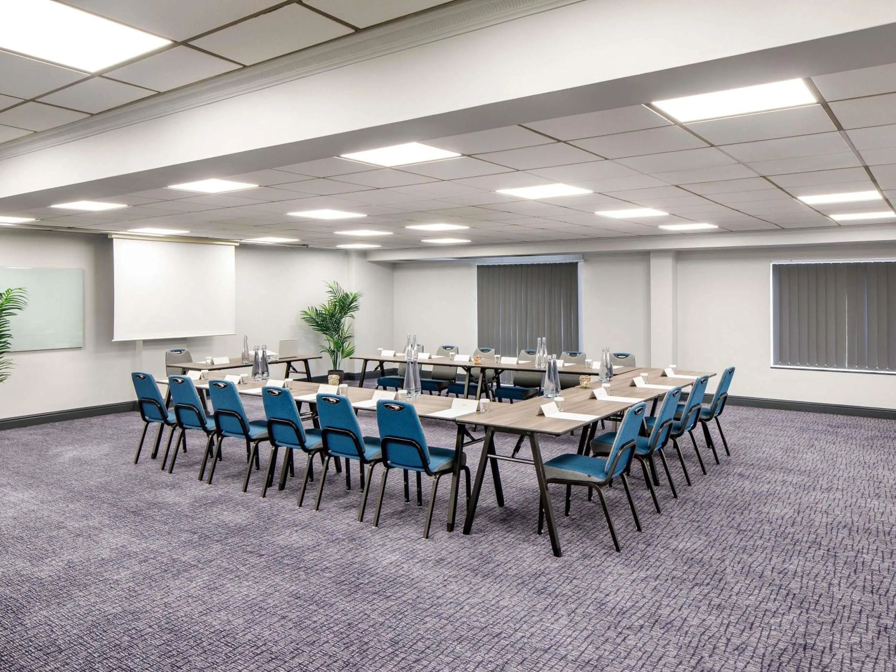 Meeting/conference room in Mercure Cardiff North Hotel