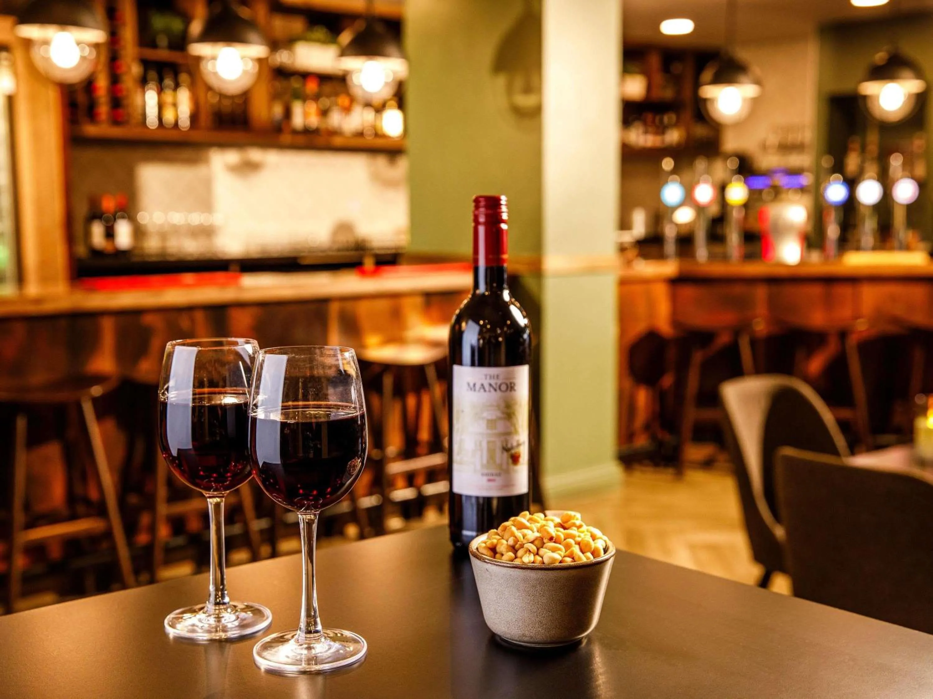 Lounge or bar in Mercure Cardiff North Hotel