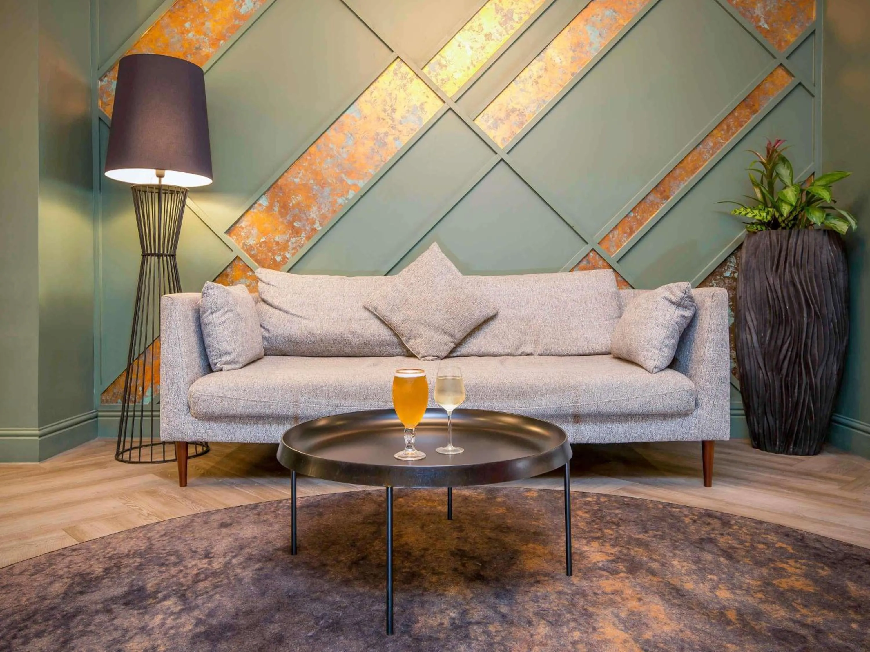 Property building in Mercure Cardiff North Hotel