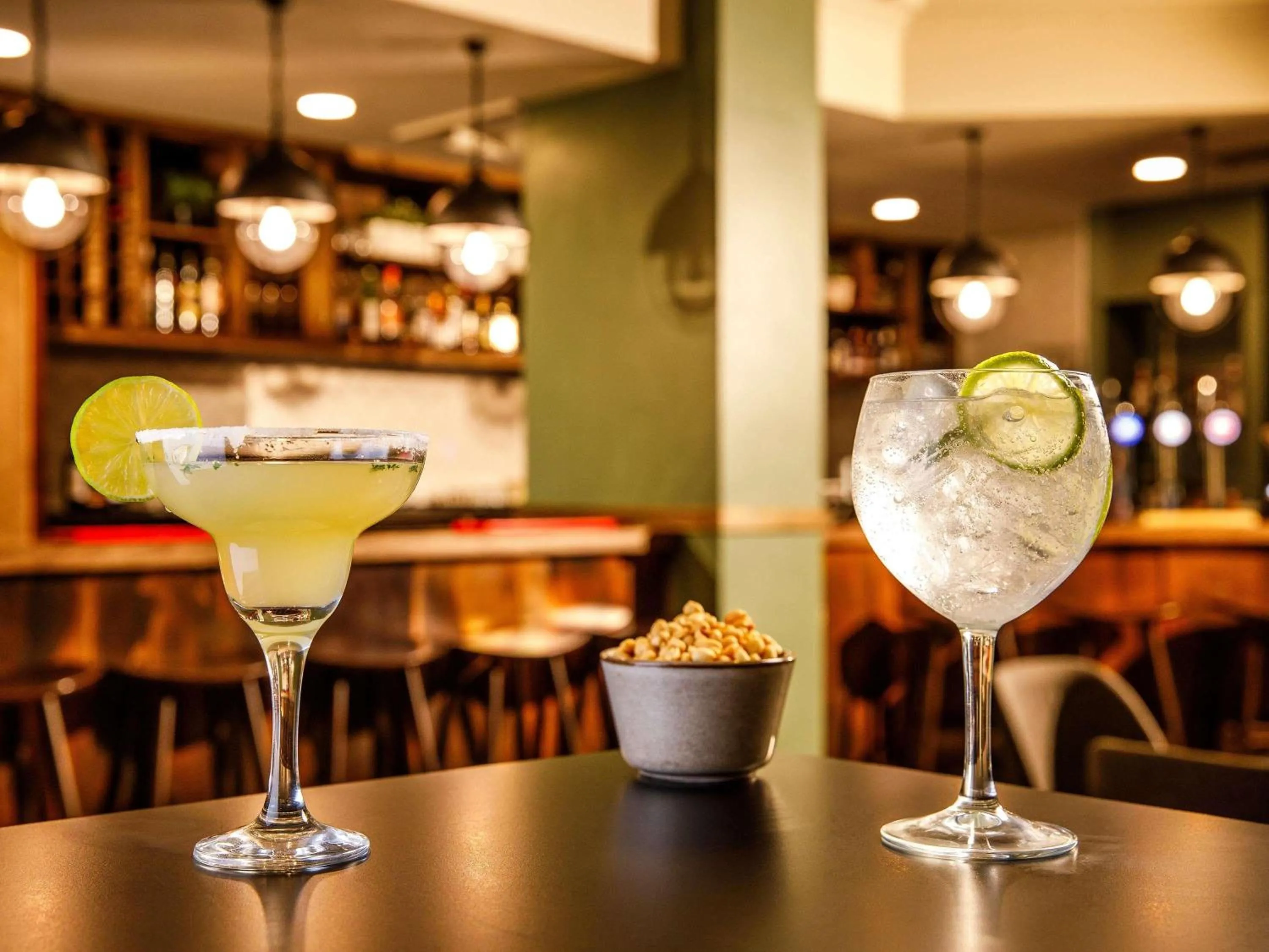 Lounge or bar in Mercure Cardiff North Hotel