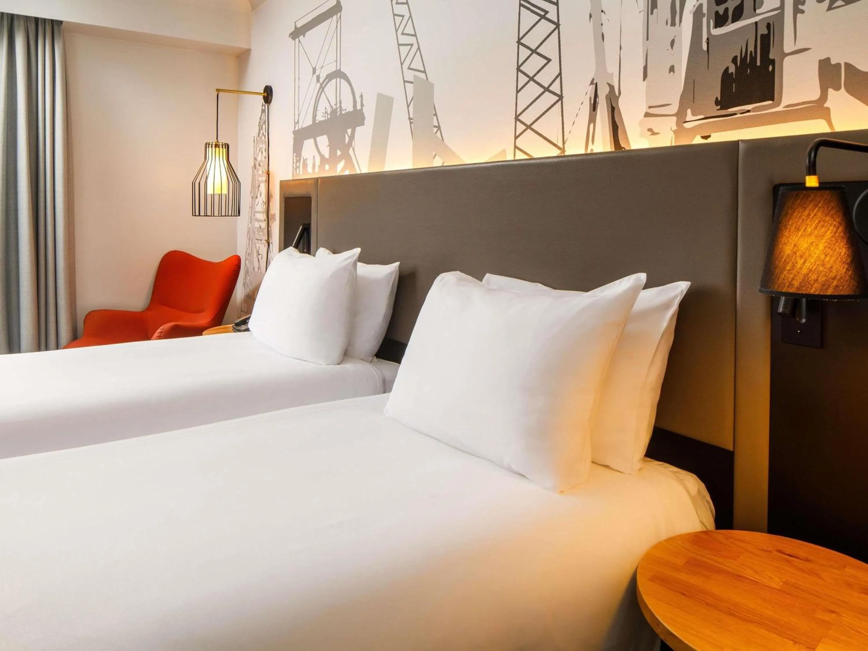 Bedroom, Bed in Mercure Cardiff North Hotel