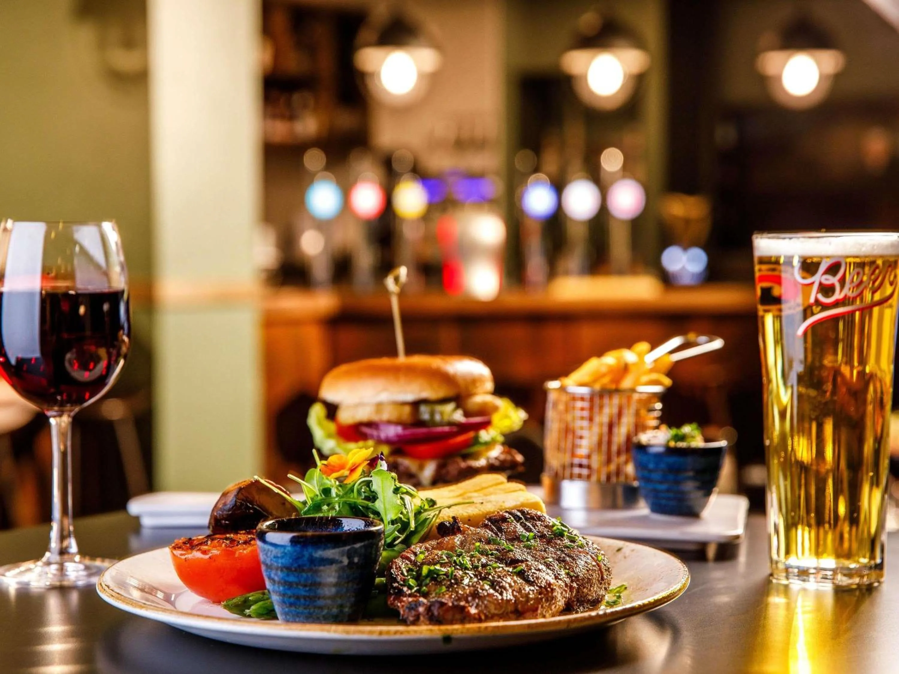 Restaurant/places to eat in Mercure Cardiff North Hotel