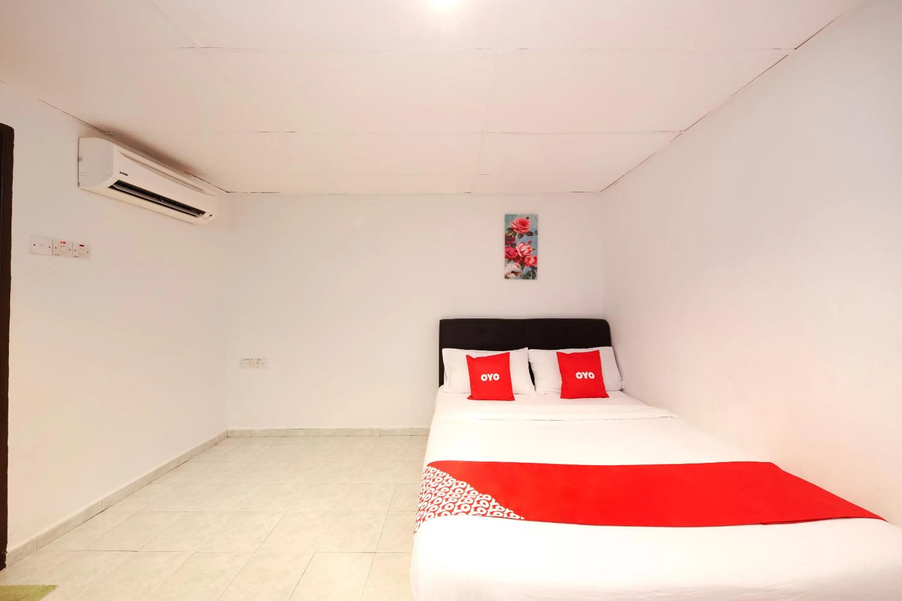 Photo of the whole room in Azimaju Guesthouse