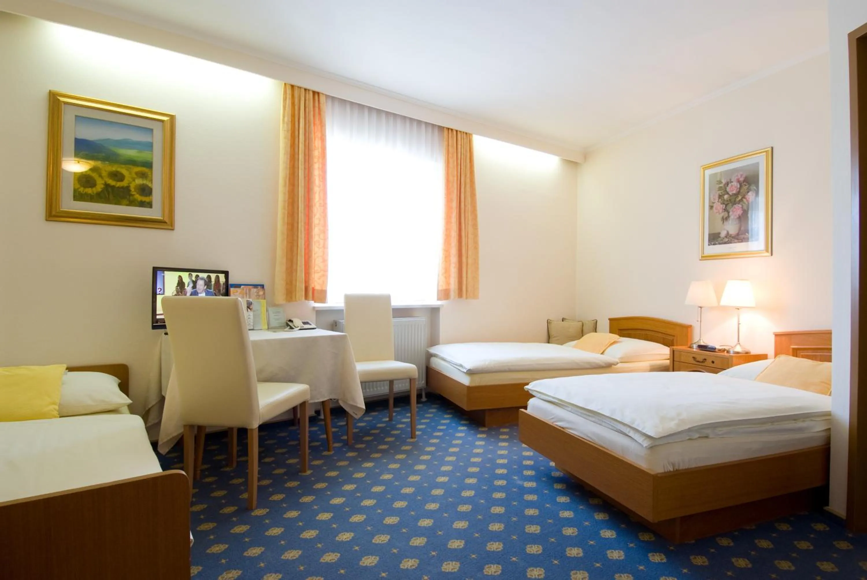 Photo of the whole room, Bed in Hotel Biedermeier Hof