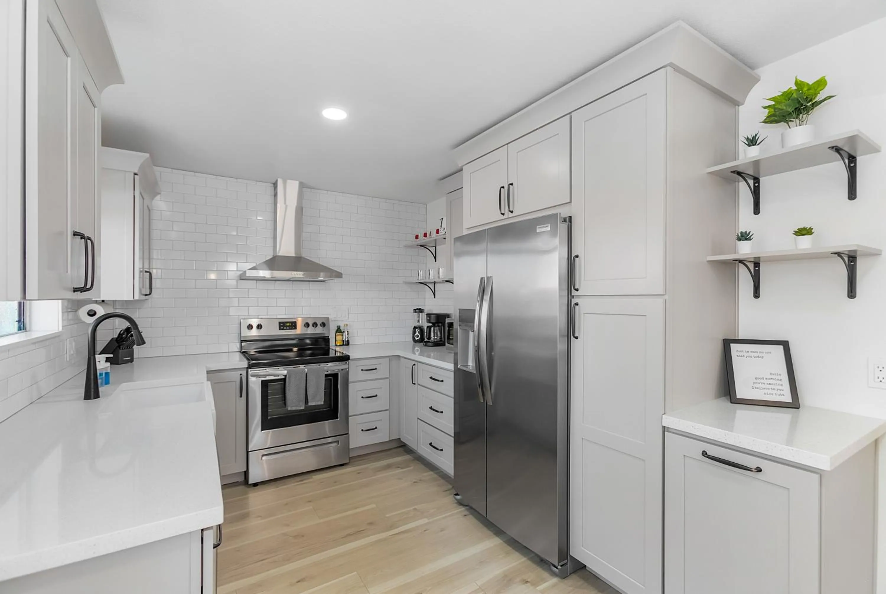 kitchen in Heart of Old Town Scottsdale - walk to nightlife