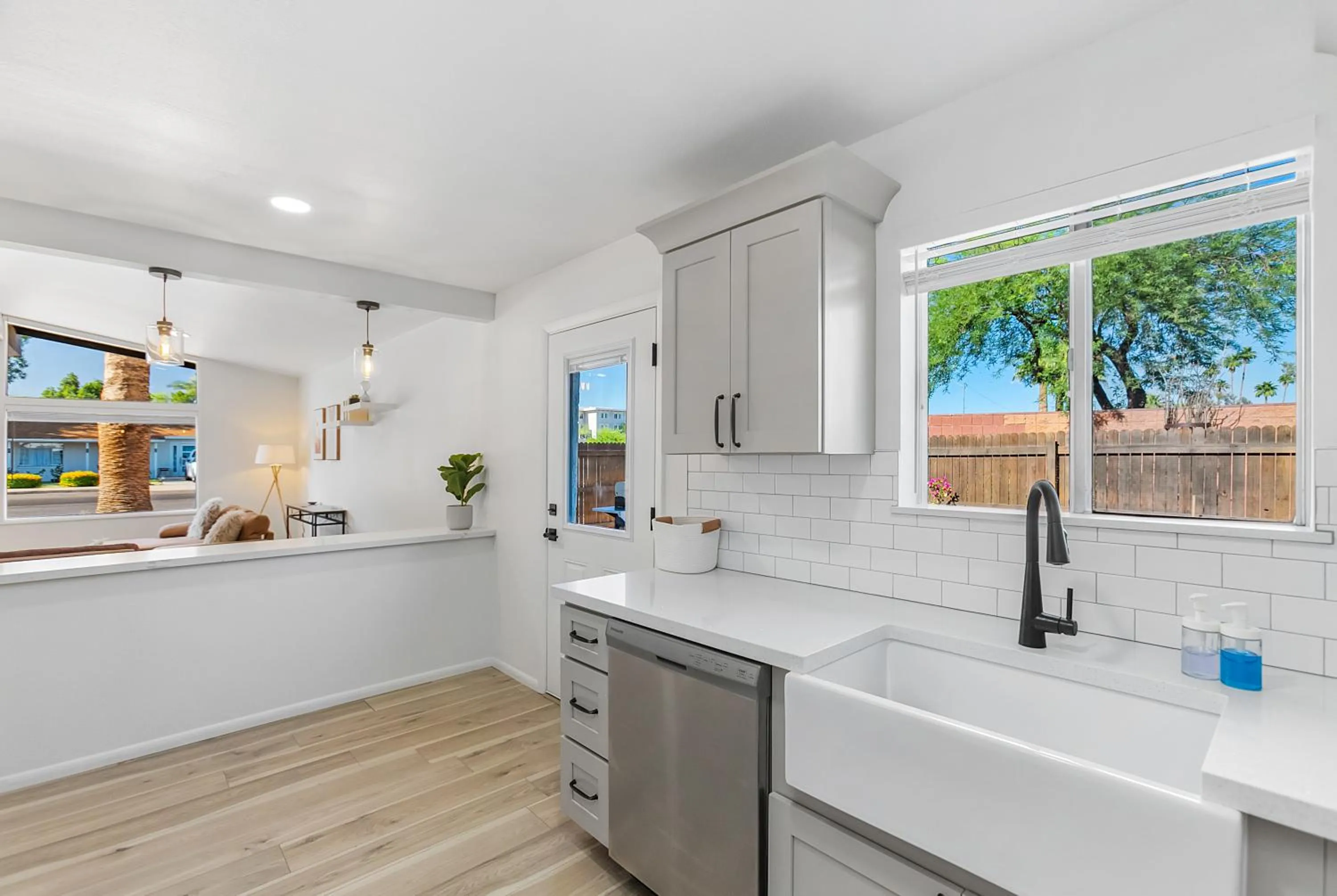 kitchen in Heart of Old Town Scottsdale - walk to nightlife