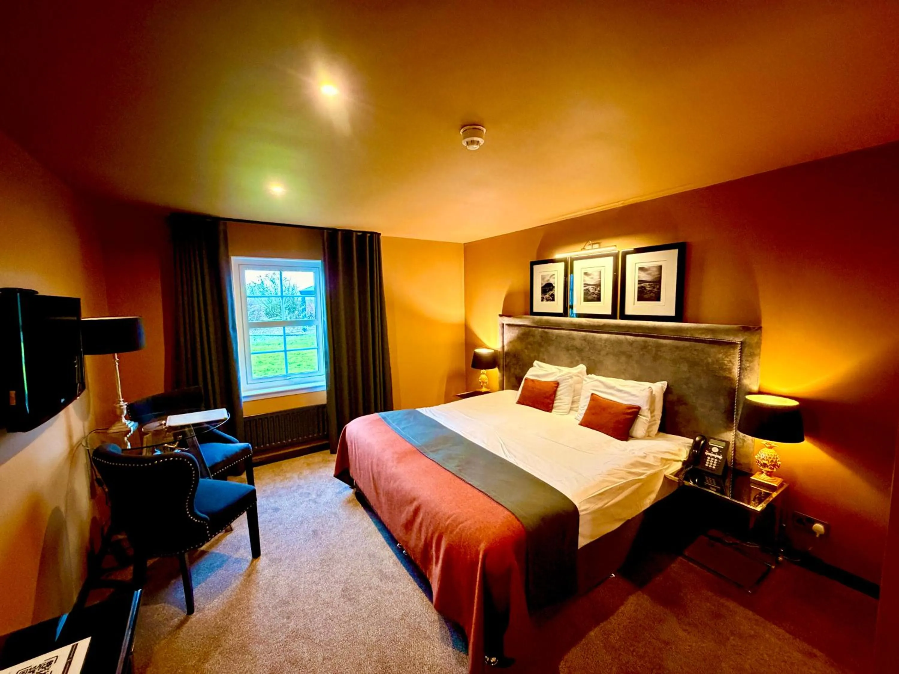 Bed in The Fenwick Hotel