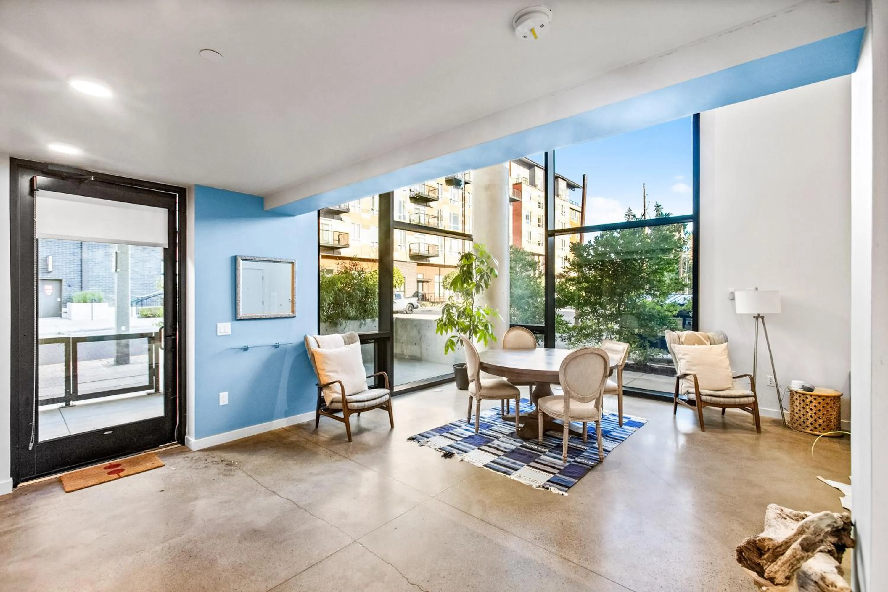 Dining area in Airy and Open Corner Loft - 92 Walkscore