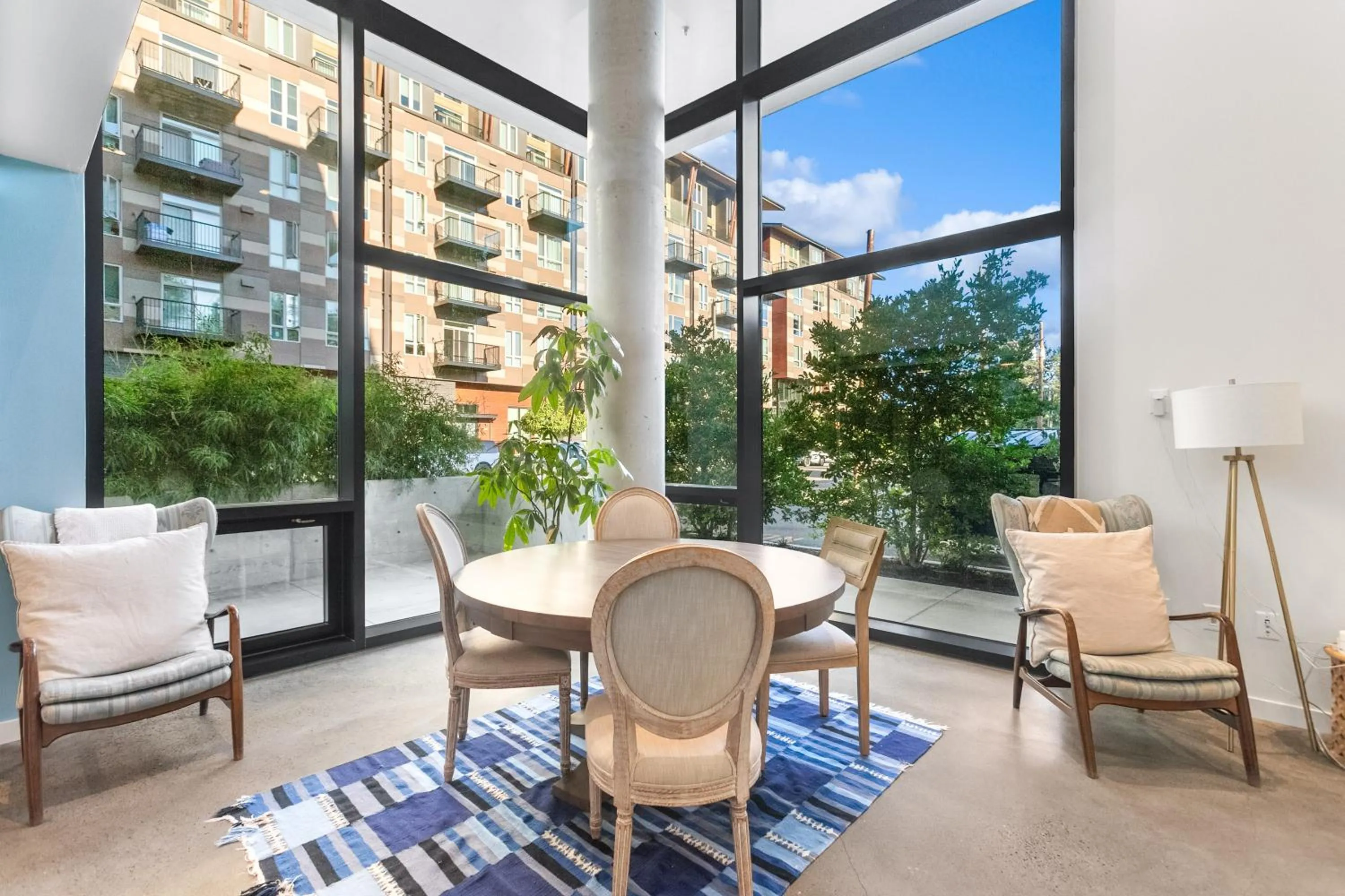 Dining area in Airy and Open Corner Loft - 92 Walkscore