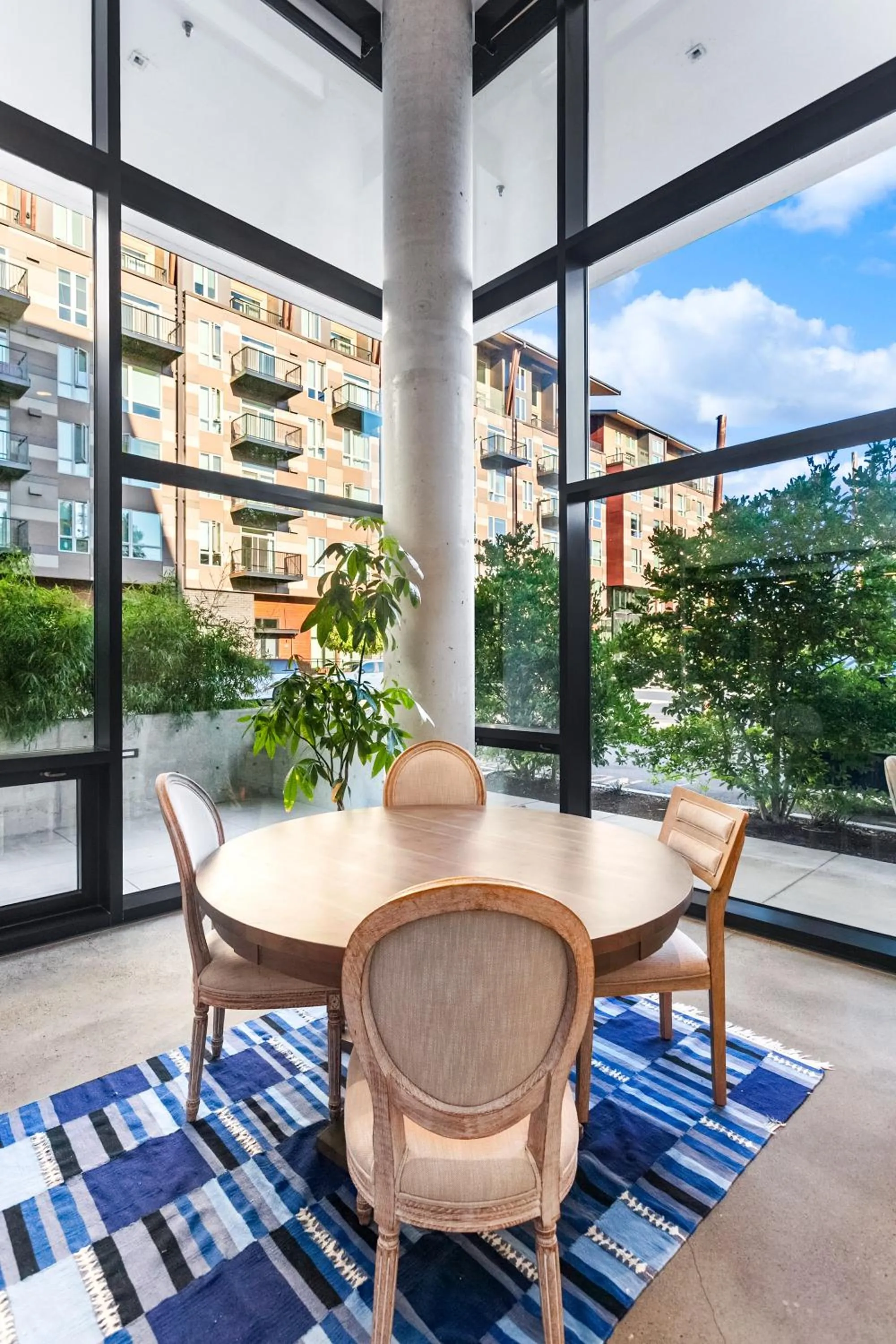 Dining area in Airy and Open Corner Loft - 92 Walkscore
