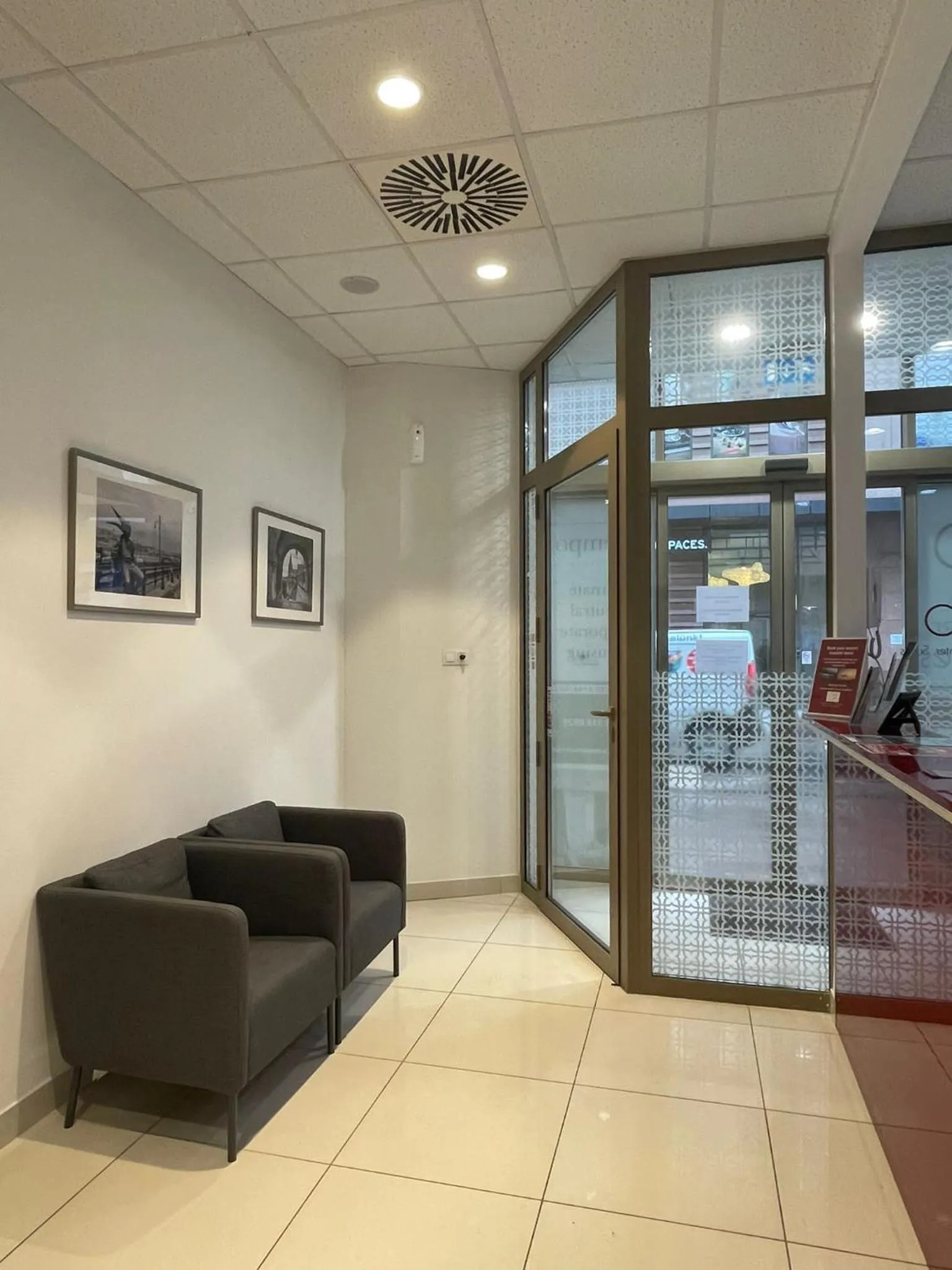 Lobby or reception in Corvin Center Suites