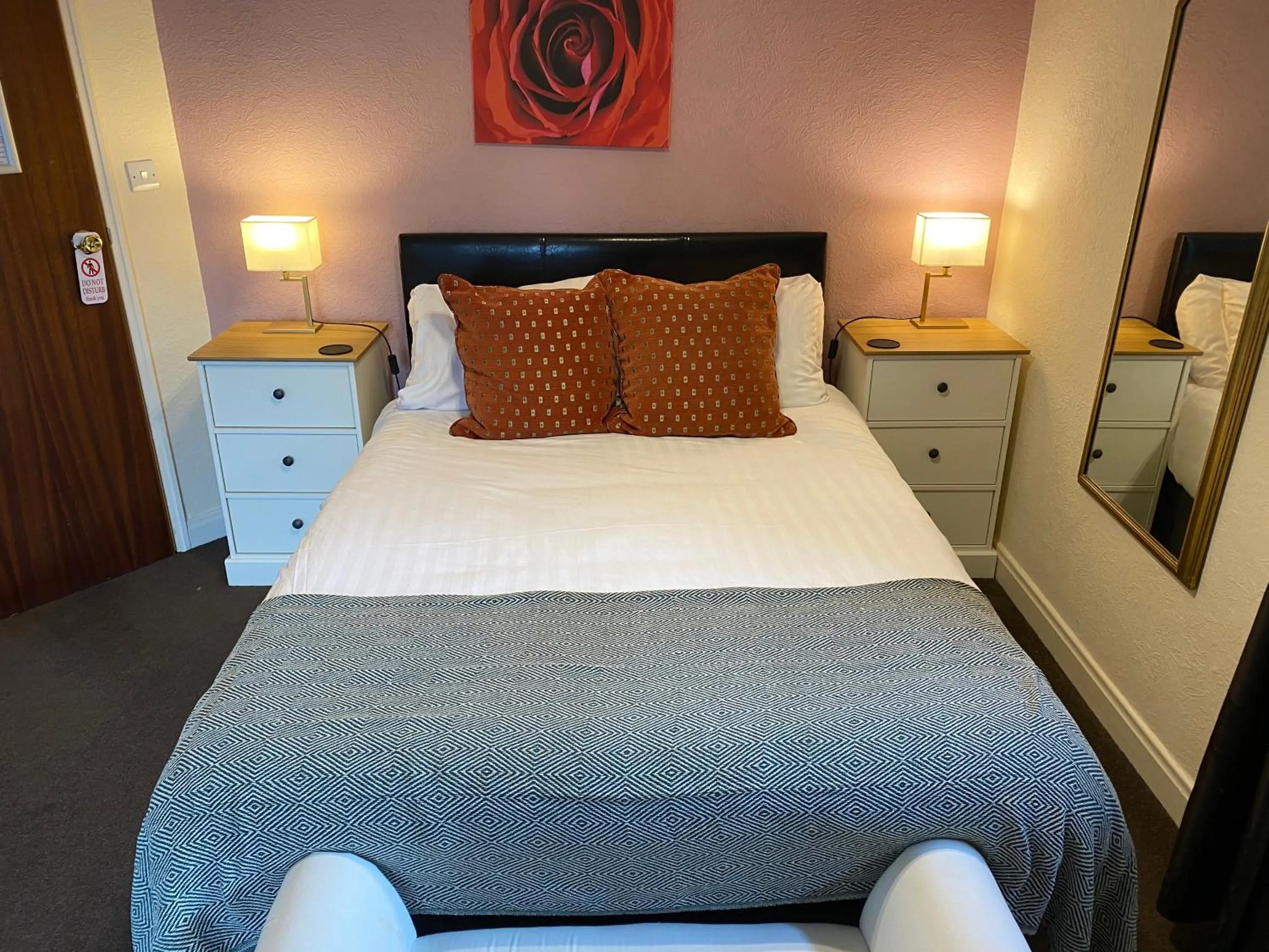 Bedroom, Bed in The Fountain Hotel