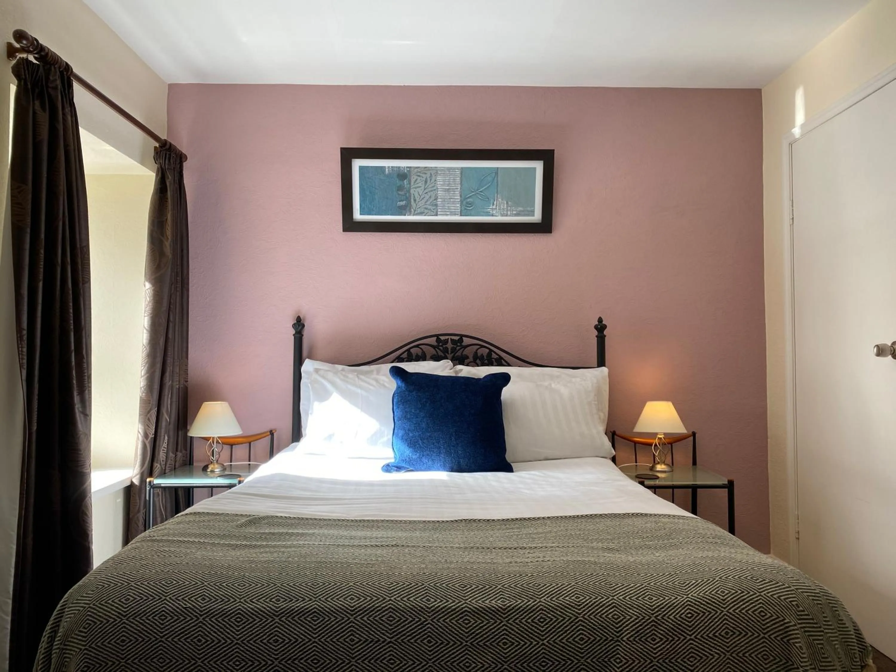 Bedroom, Bed in The Fountain Hotel