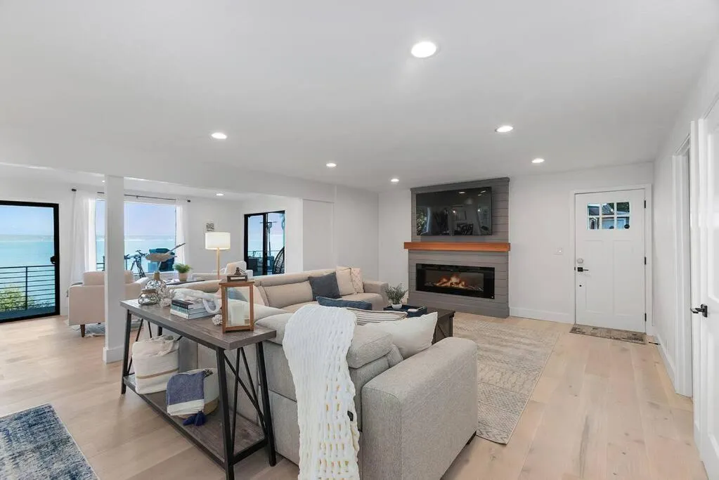 Views, Seclusion, Cozy Island Comfort