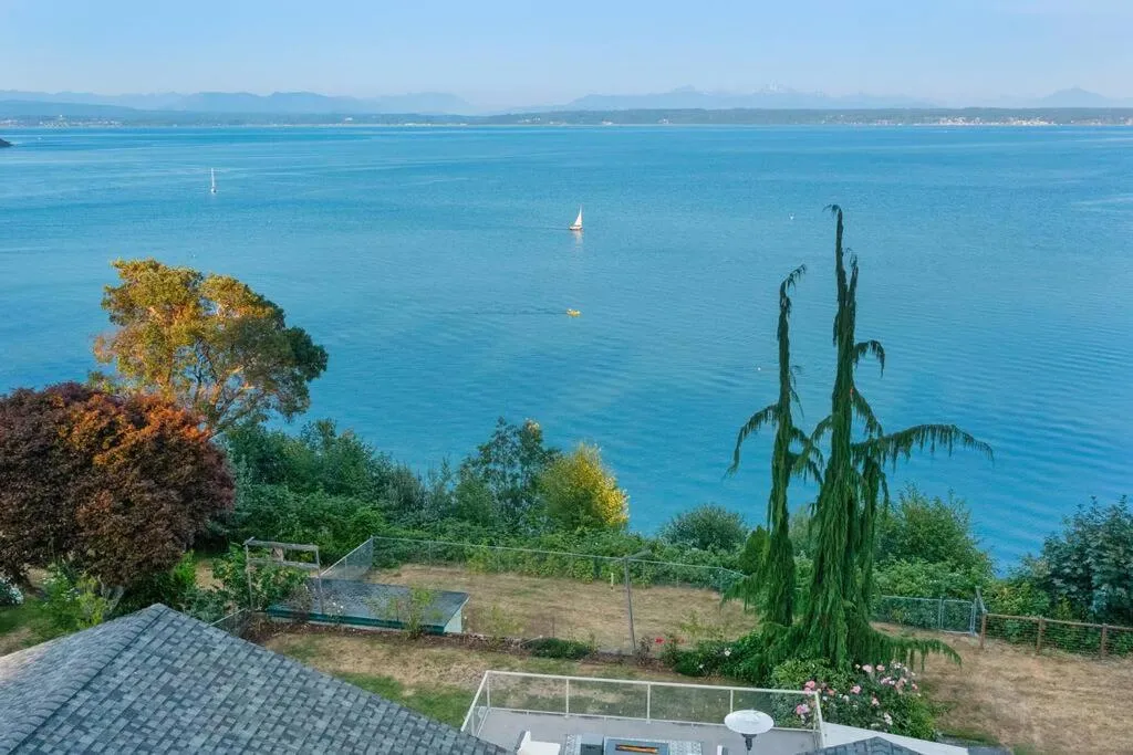 Views, Seclusion, Cozy Island Comfort