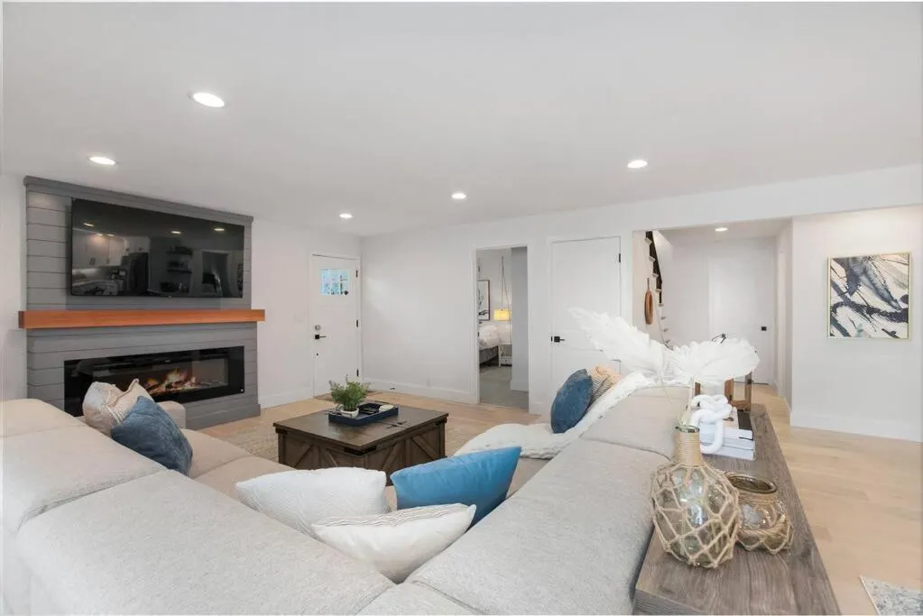 Views, Seclusion, Cozy Island Comfort