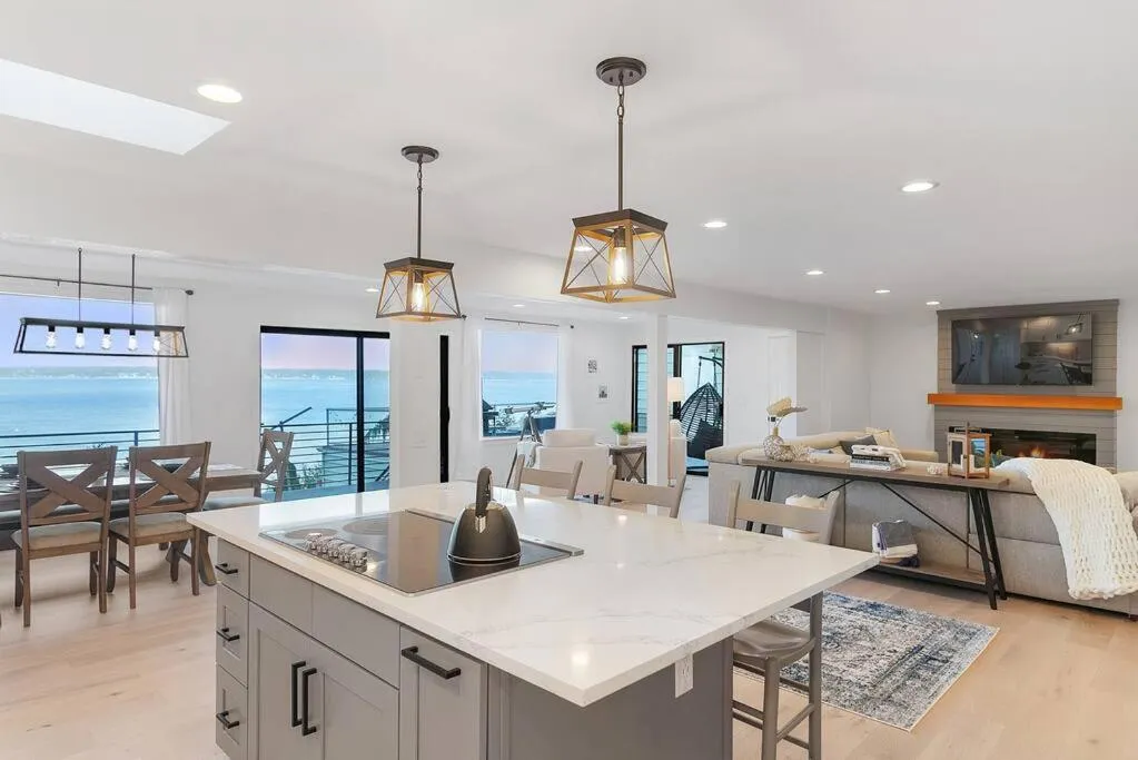 Views, Seclusion, Cozy Island Comfort