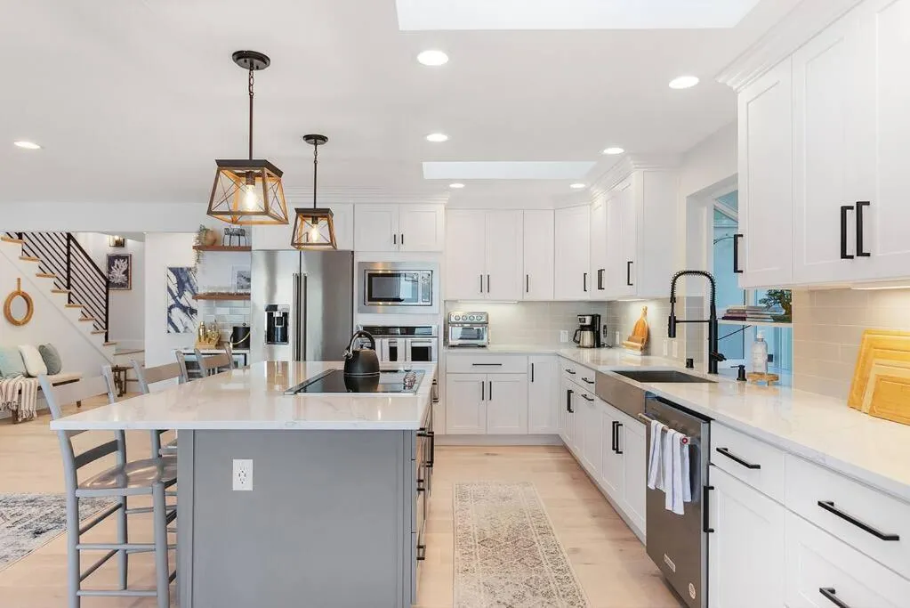 Views, Seclusion, Cozy Island Comfort