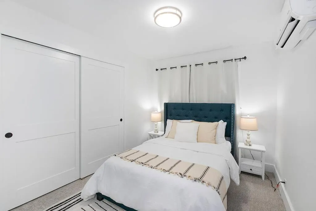 Bed in Views, Seclusion, Cozy Island Comfort