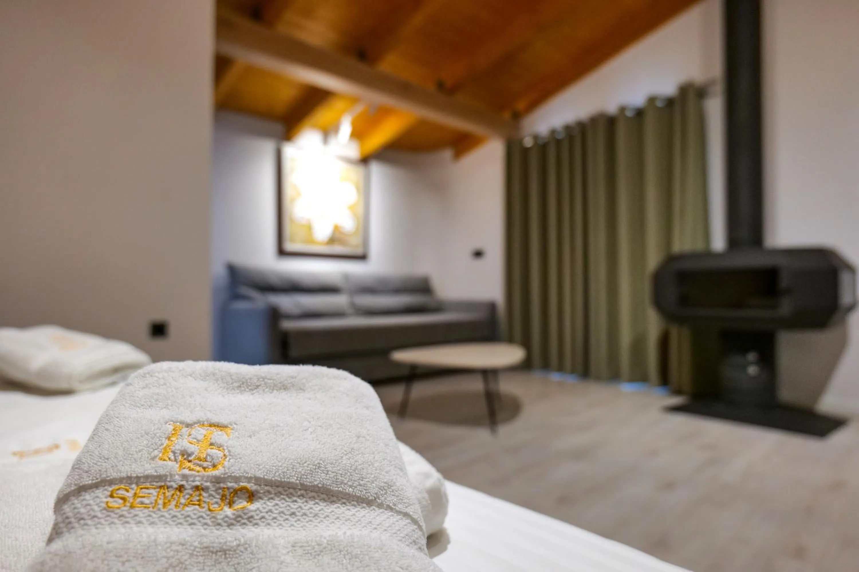 TV and multimedia, Bed in Hotel Semajo