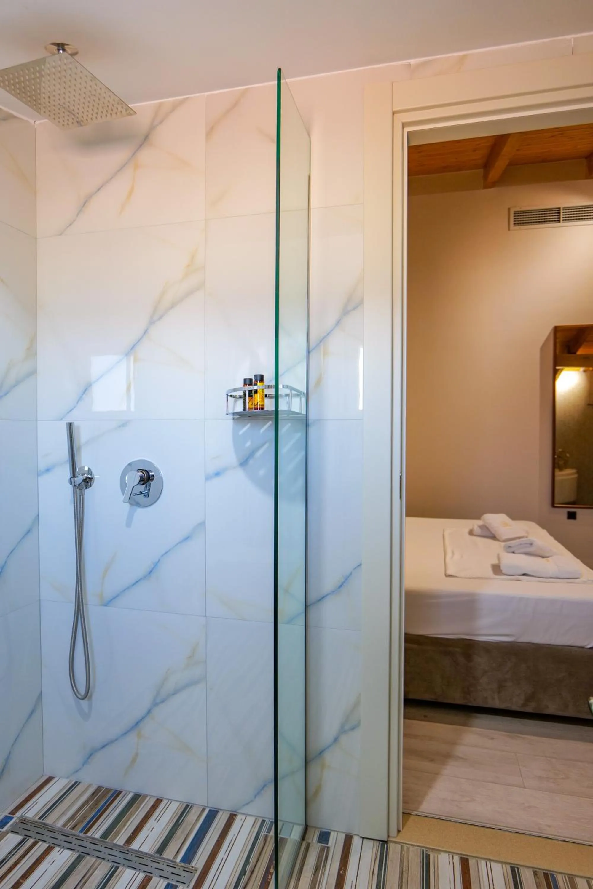 Bathroom, Bed in Hotel Semajo