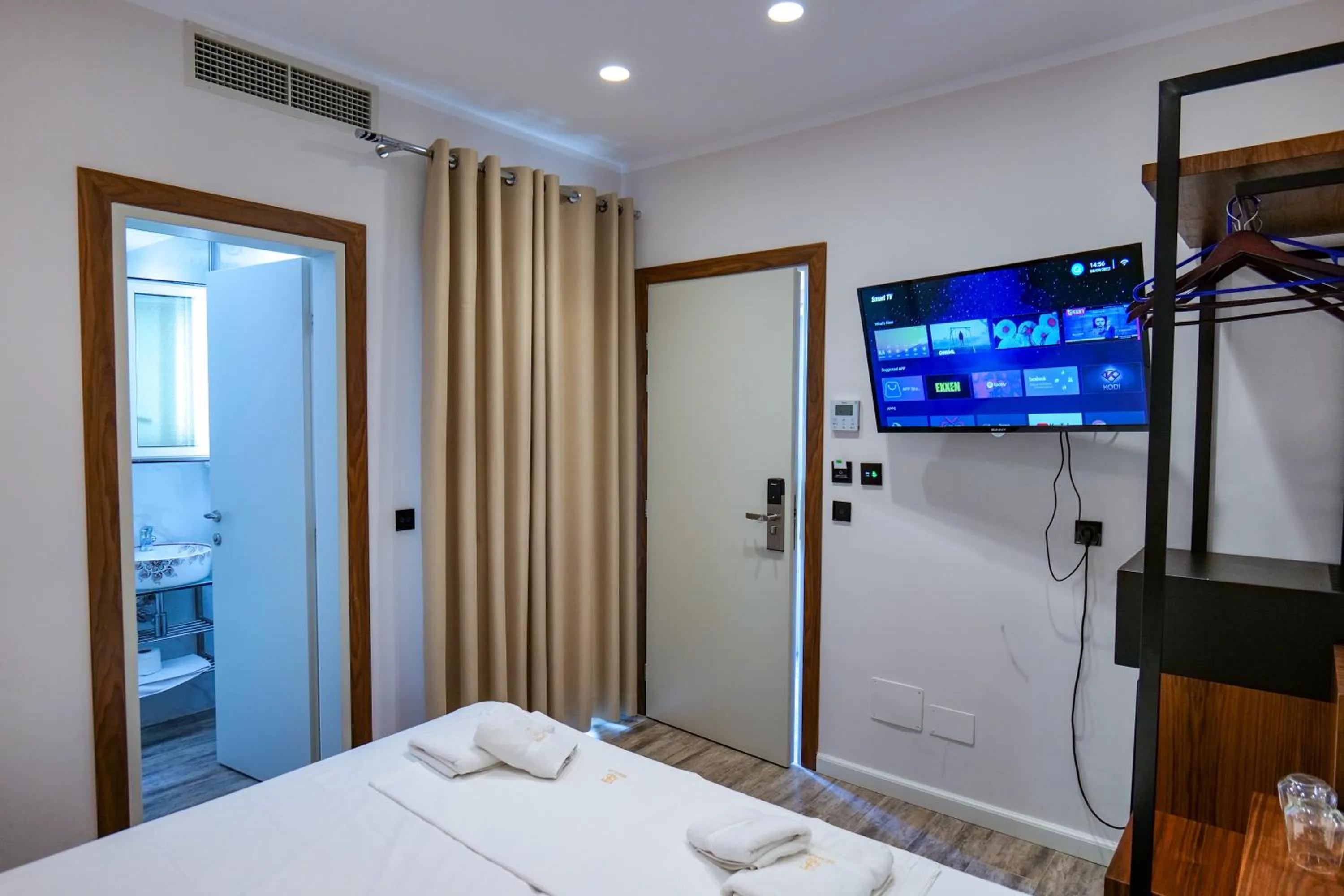 TV and multimedia, Bed in Hotel Semajo