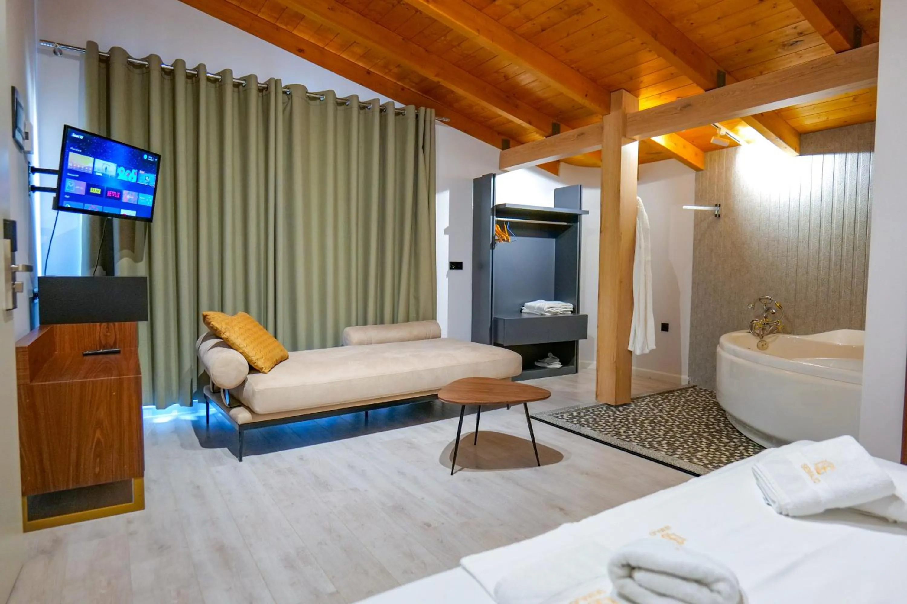 Sauna, Bed in Hotel Semajo