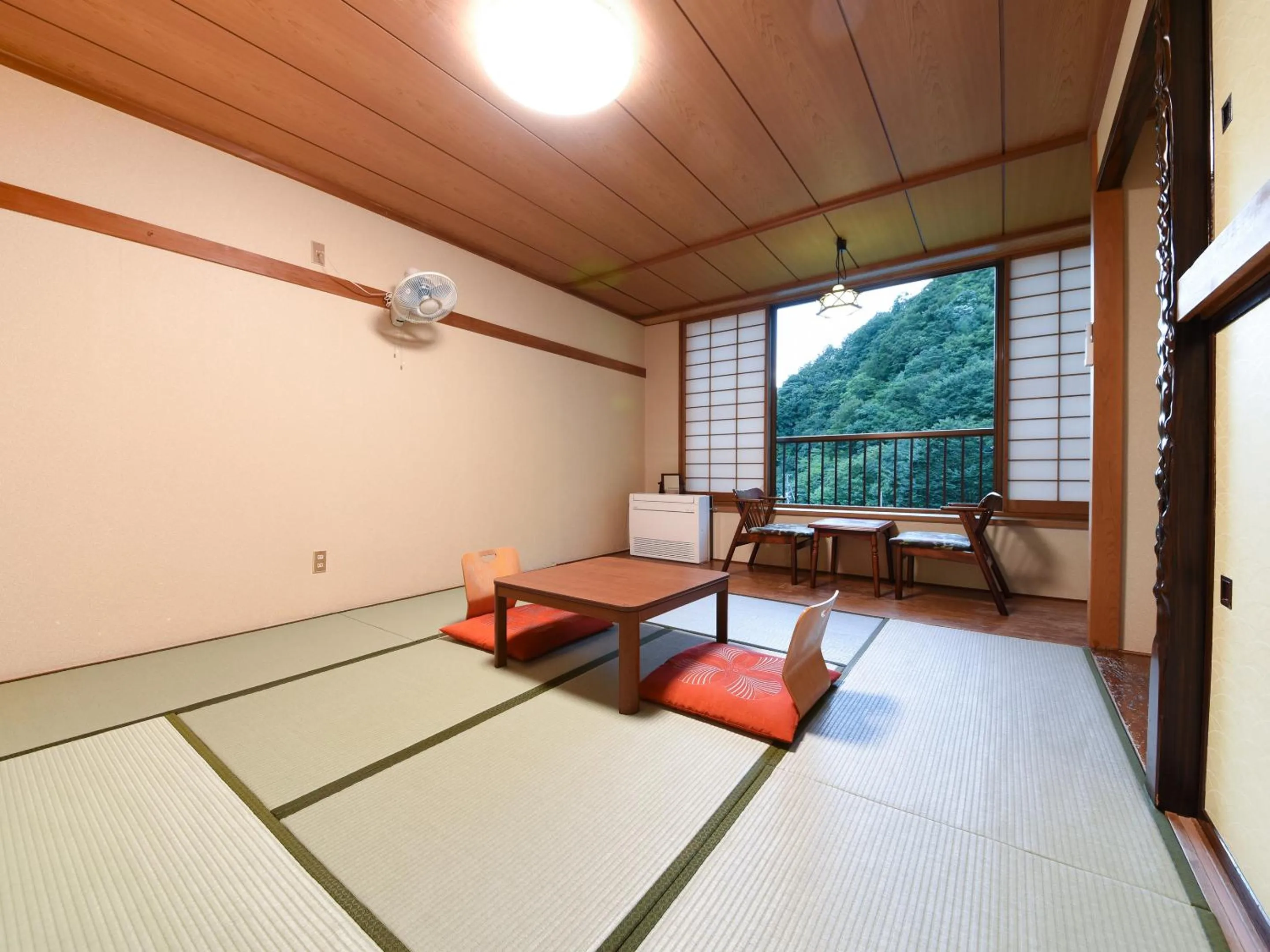 Photo of the whole room in Iwazonokan