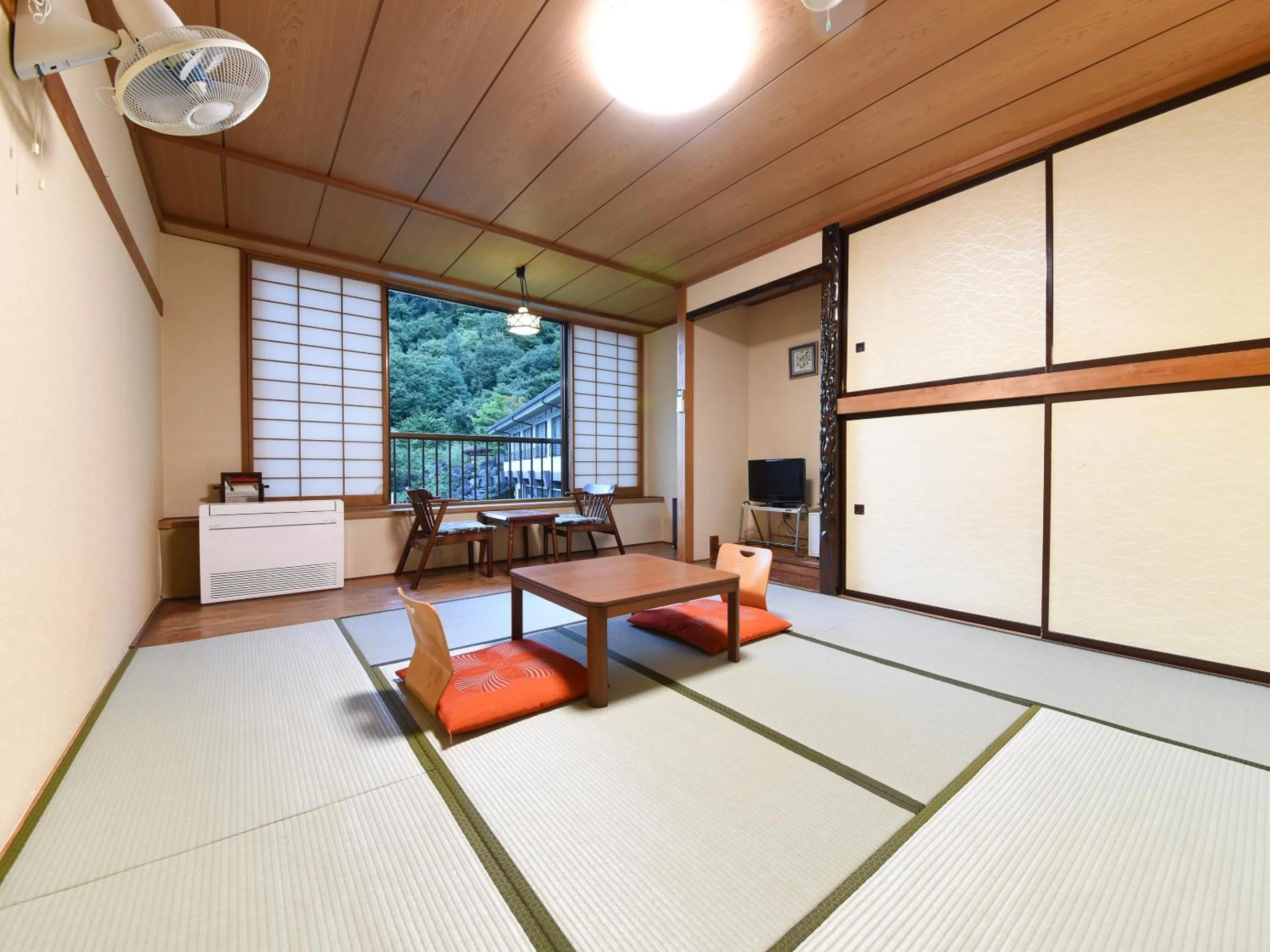 Photo of the whole room in Iwazonokan