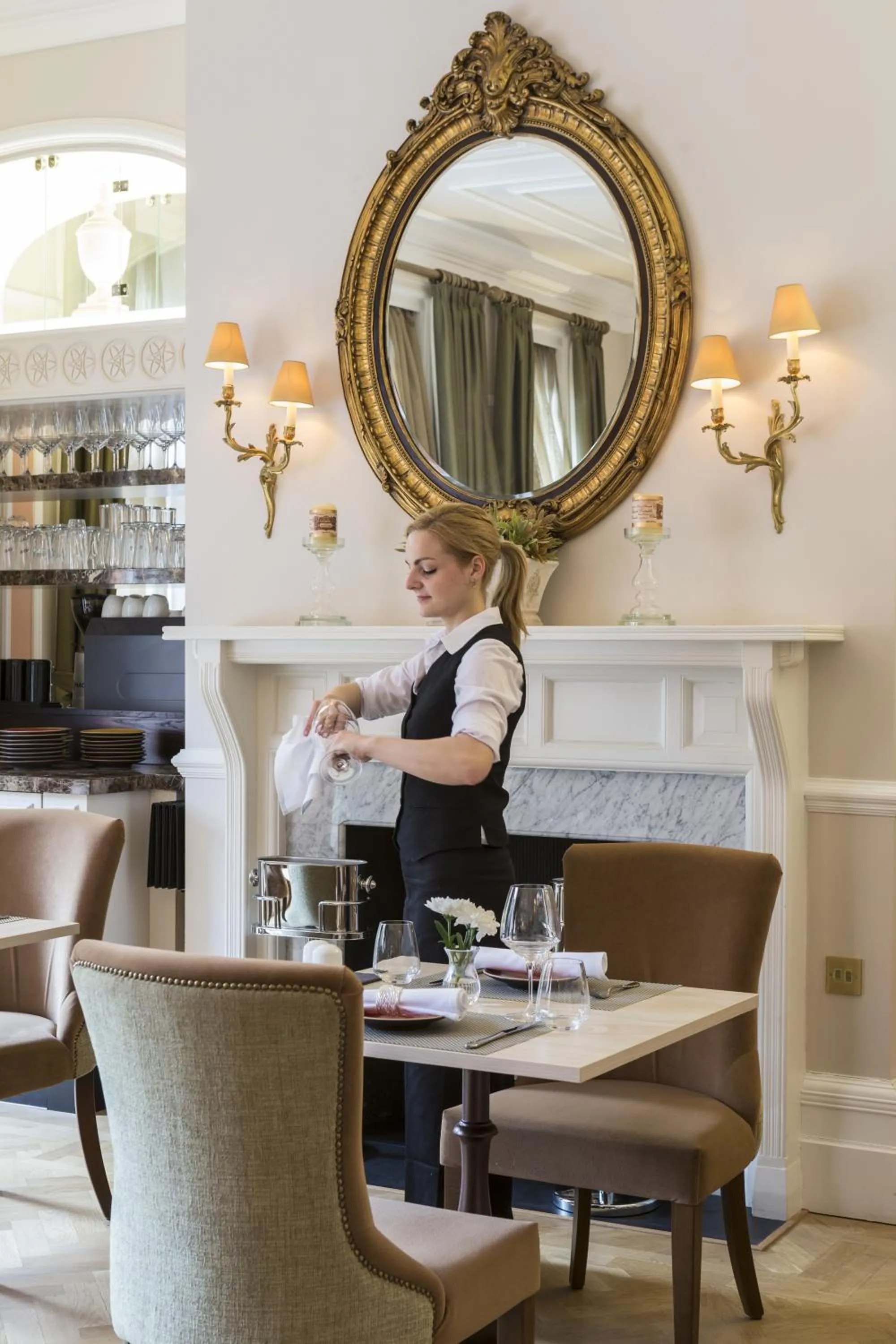 Restaurant/places to eat in St Paul's Hotel