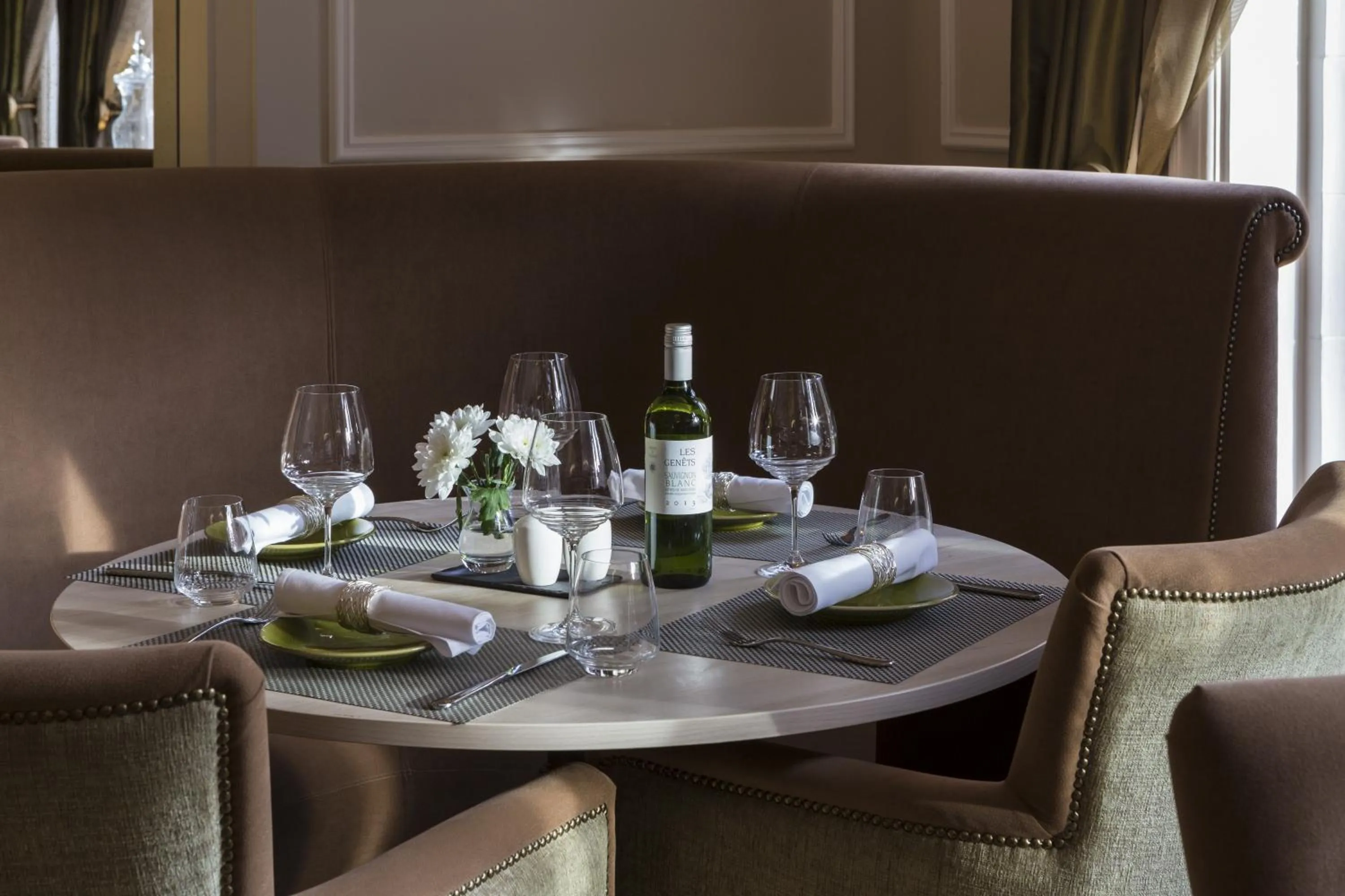 Restaurant/places to eat in St Paul's Hotel