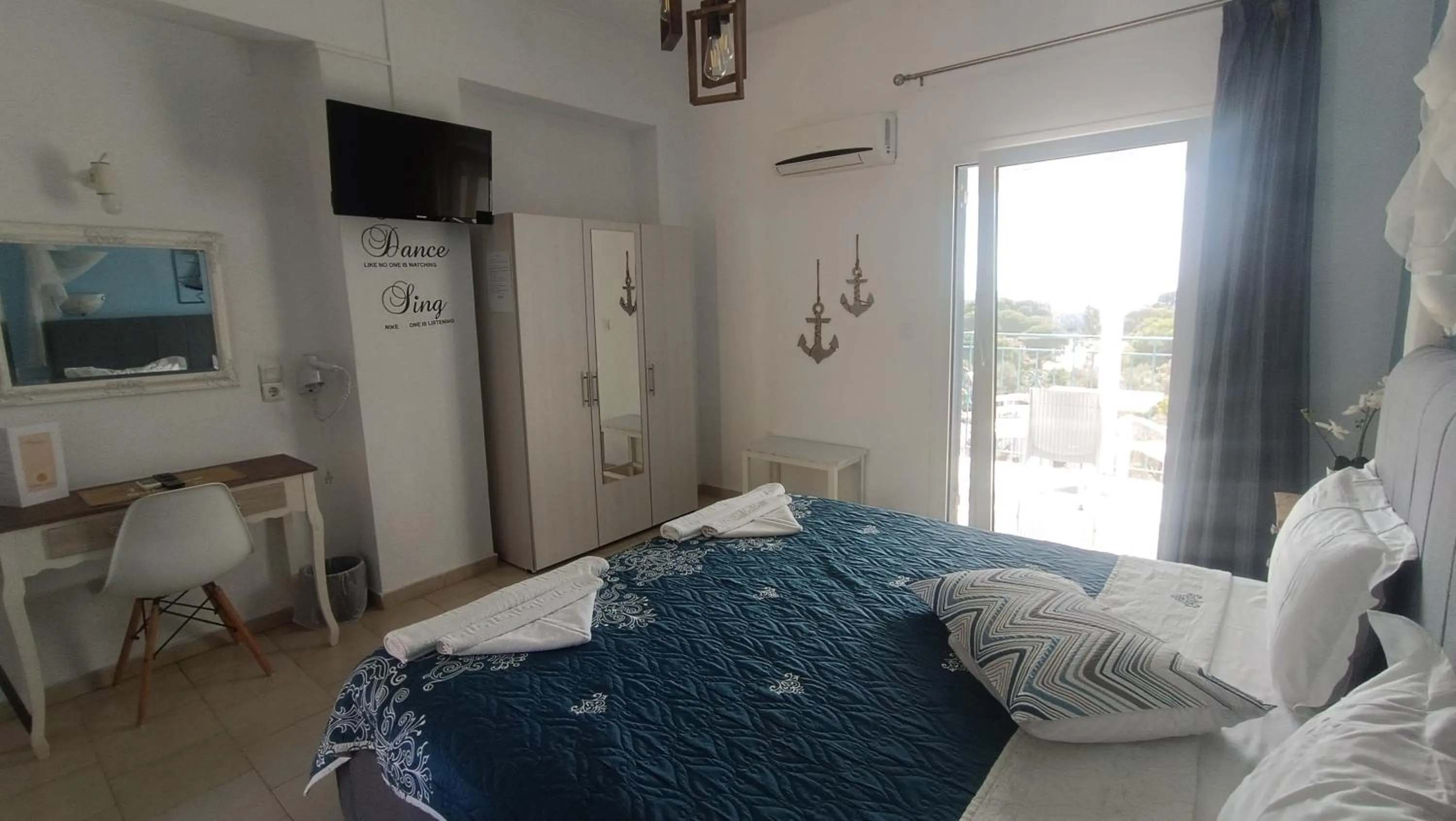 View (from property/room), Bed in Aelia Studios