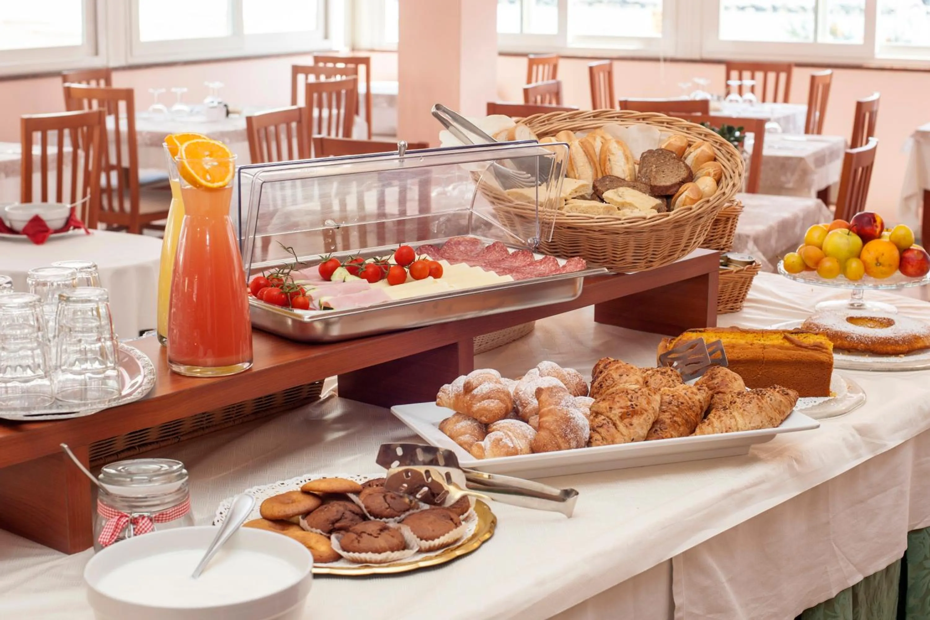 Continental breakfast in Hotel Barca D'Oro