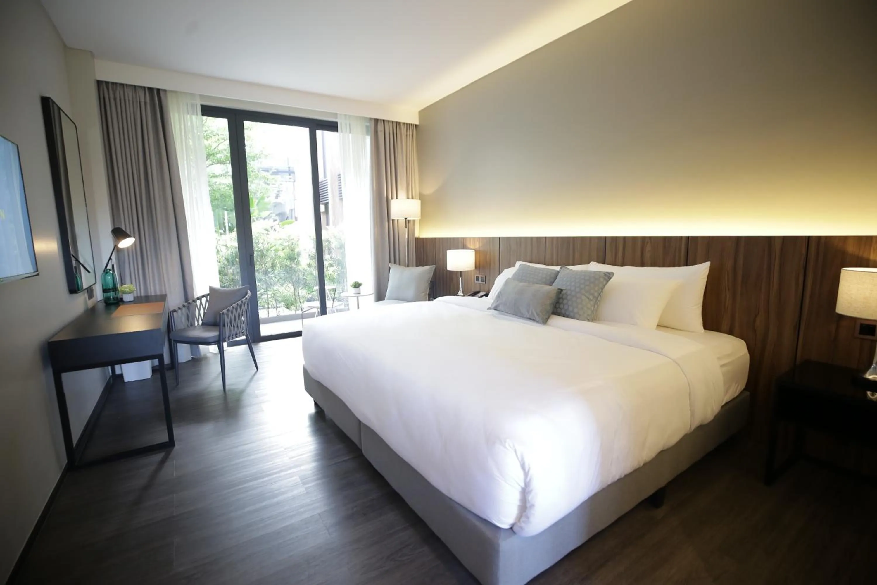 Bedroom, Bed in The Maximilian Hotel