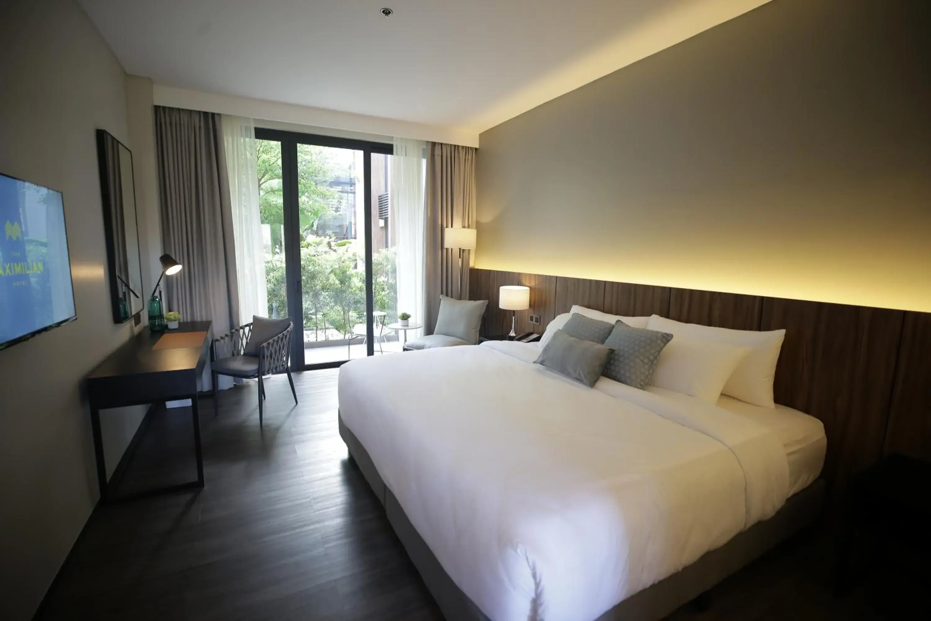 King Room with Balcony in The Maximilian Hotel King Room with Balcony in The Maximilian Hotel