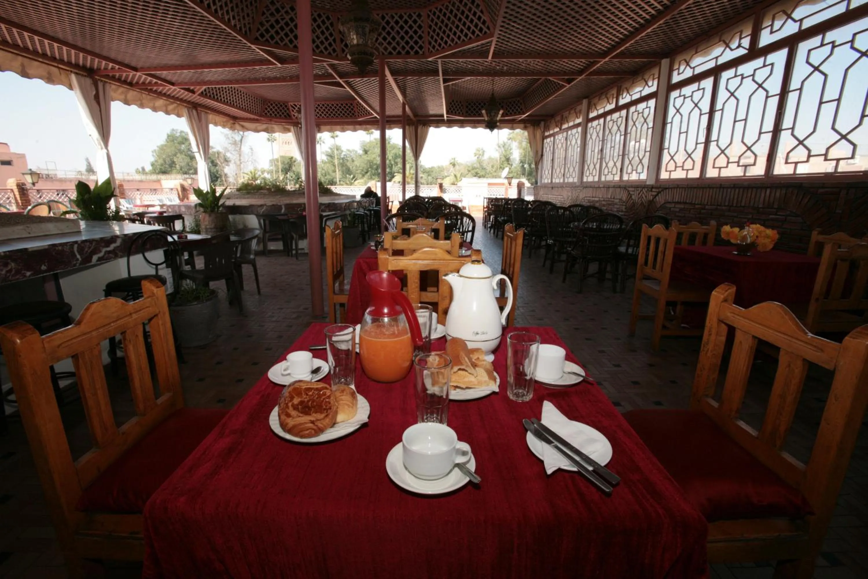 Restaurant/places to eat in Hotel Ichbilia فندق اشبيلية