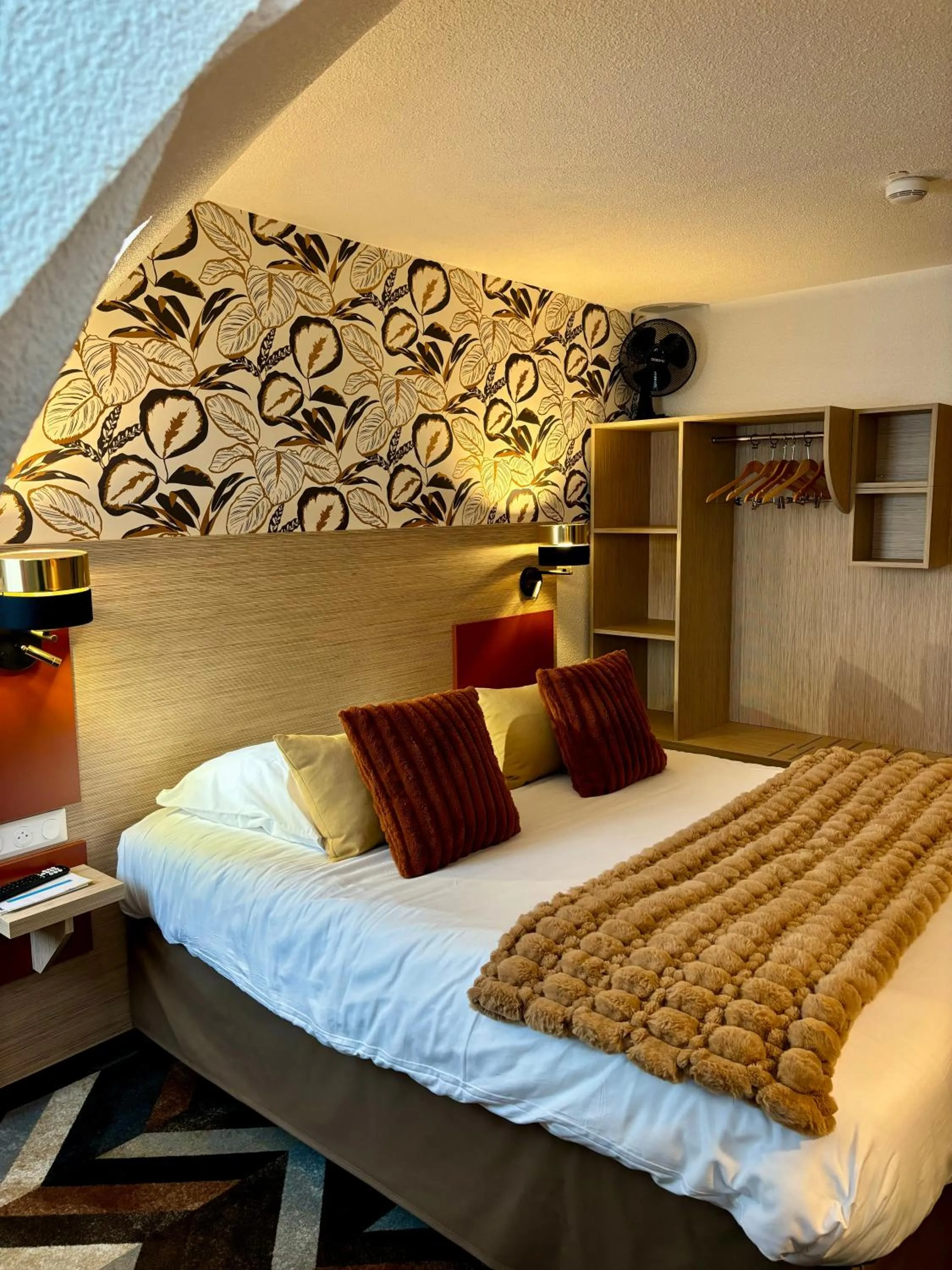 Bedroom, Bed in Ambassadeur Hotel - Cherbourg Port de Plaisance