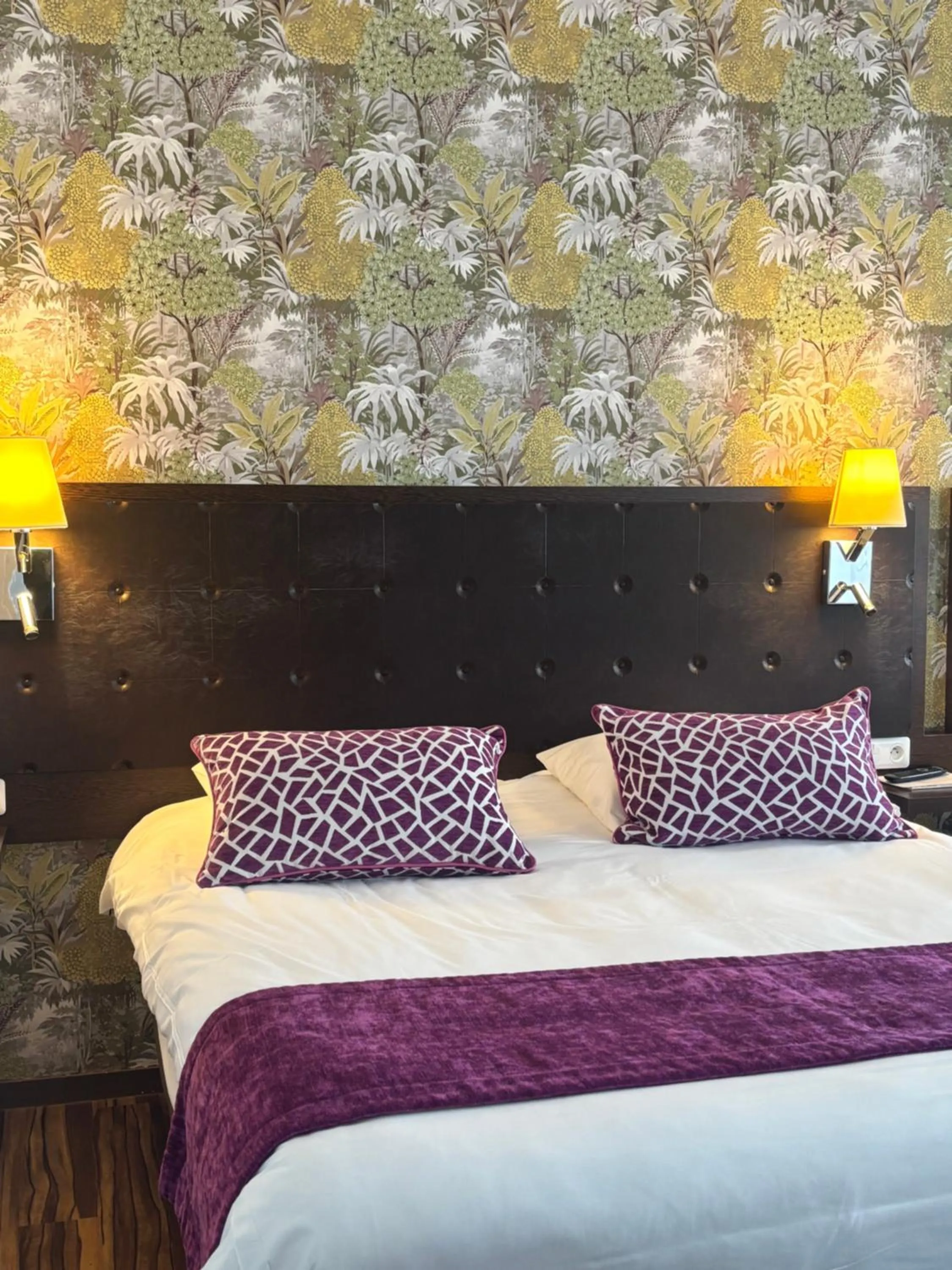 Bedroom, Bed in Ambassadeur Hotel - Cherbourg Port de Plaisance