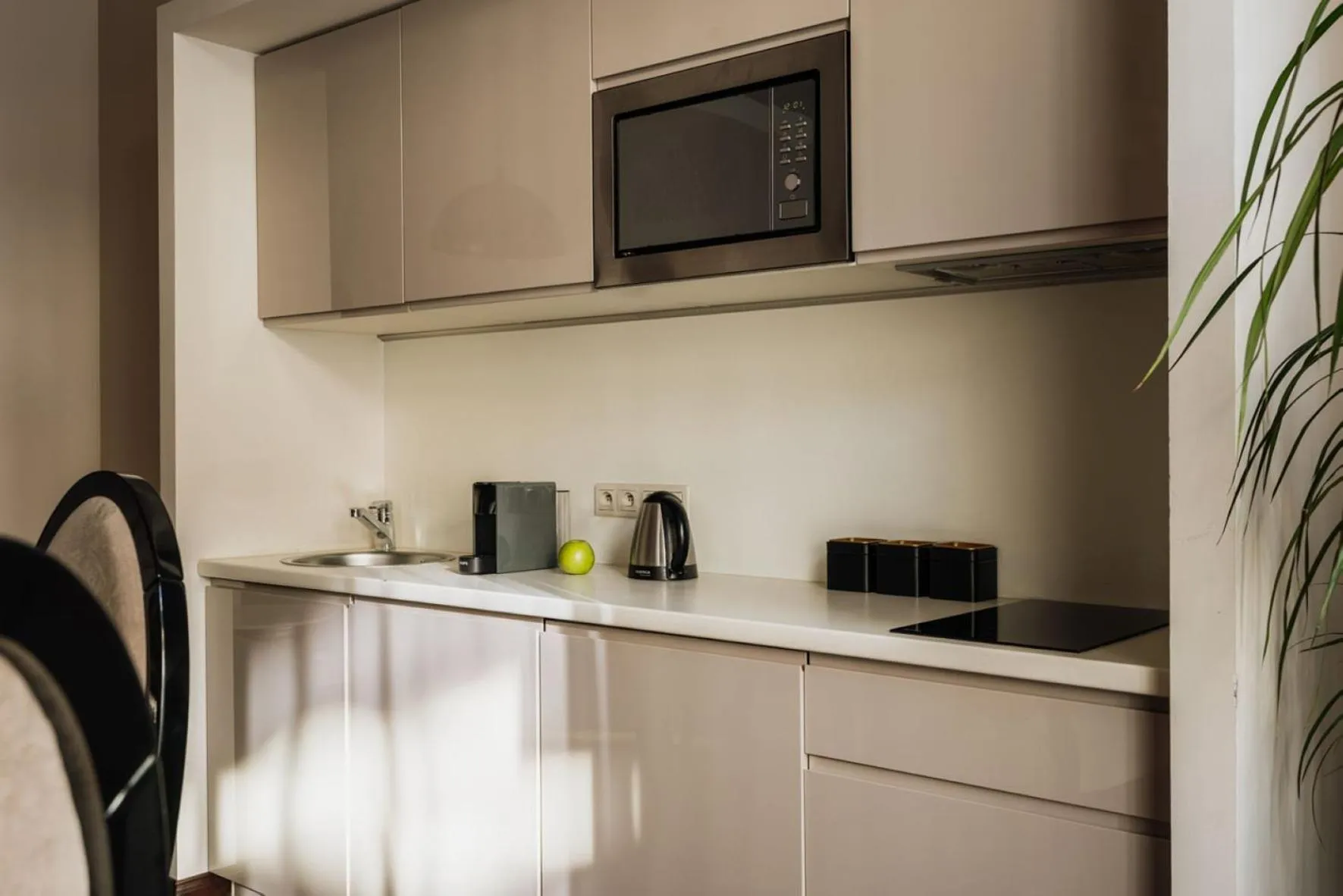 Kitchen or kitchenette in Topolowa Residence by StayLab