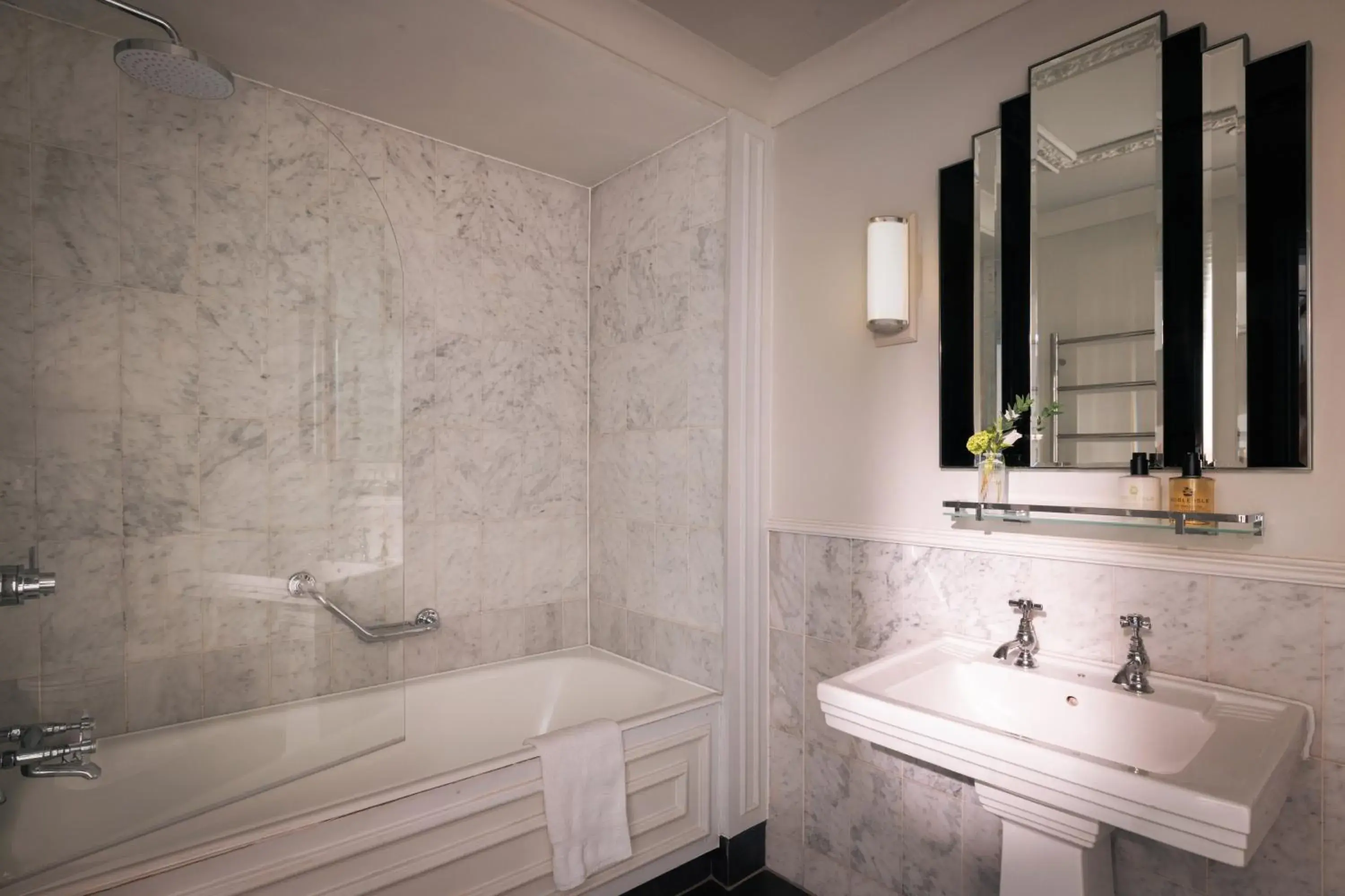 Classic Twin Room in Rookery Hall Hotel & Spa Classic Twin Room in Rookery Hall Hotel & Spa