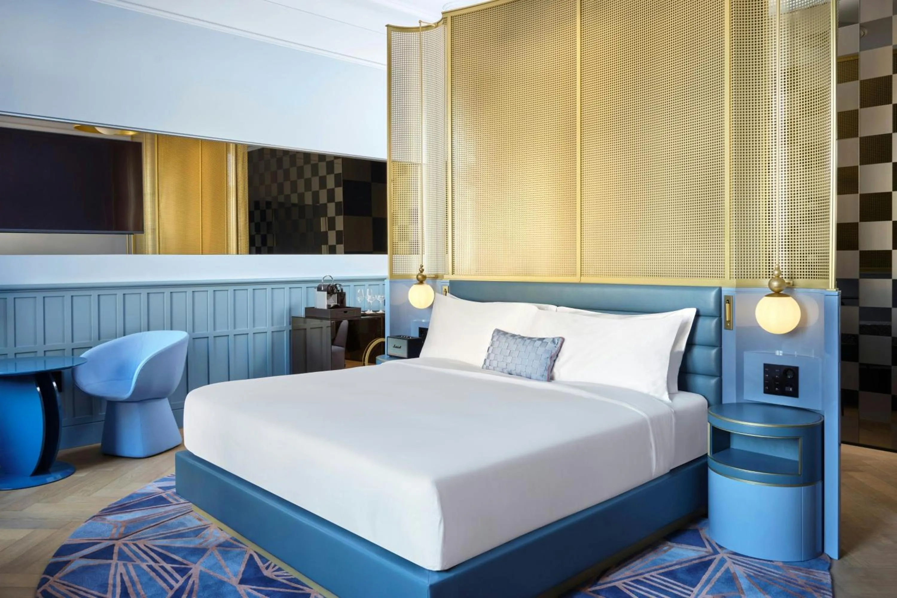 Photo of the whole room, Bed in W Budapest