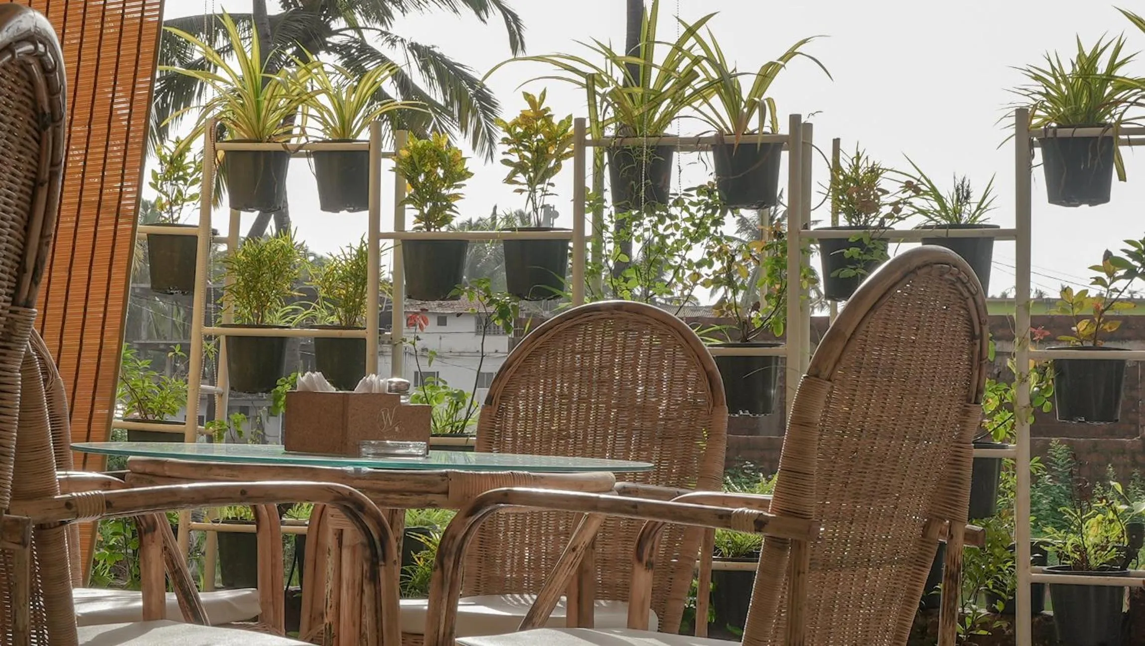 Restaurant/places to eat in Whiteflower Resort Morjim