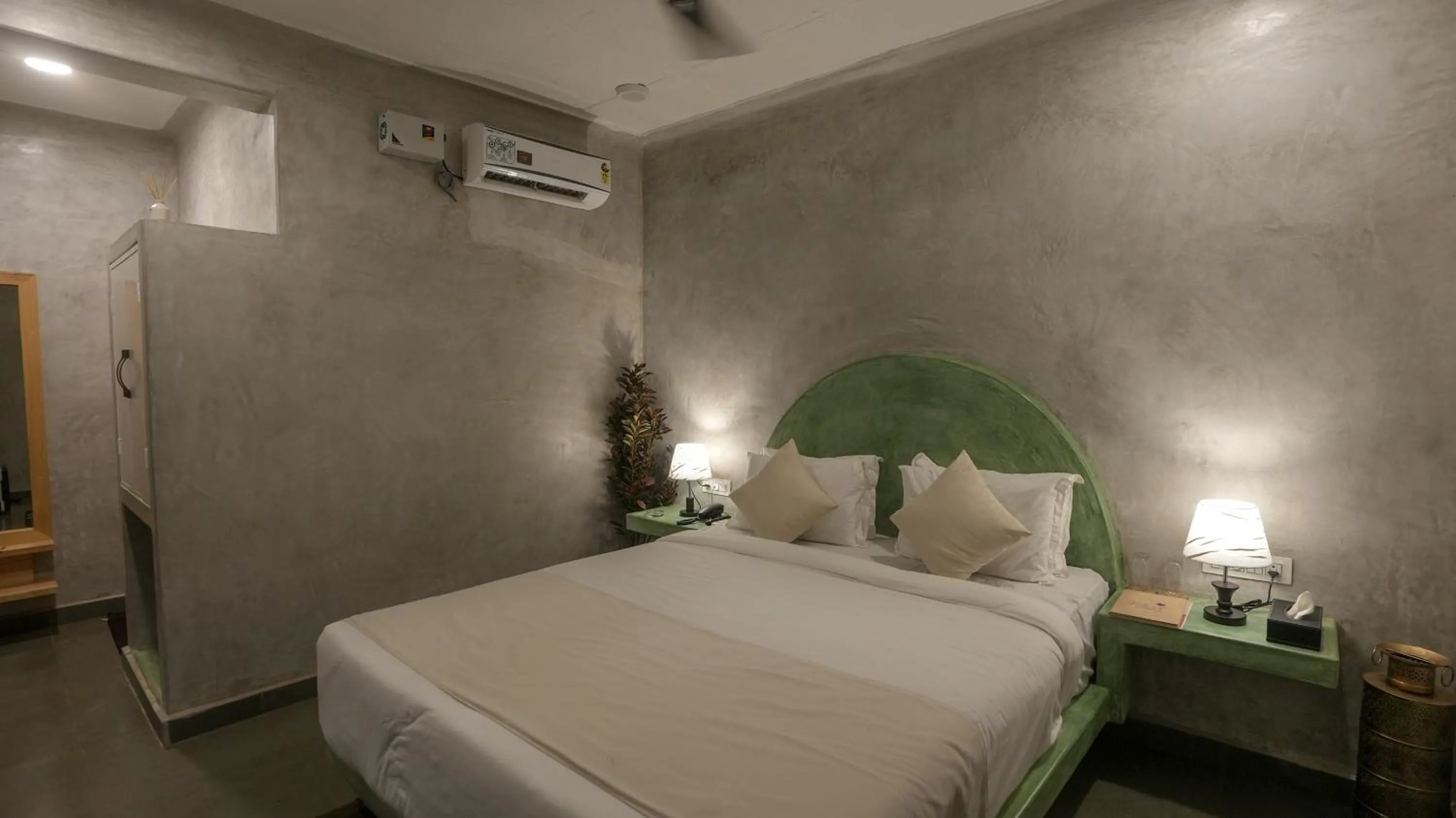 Bed in Whiteflower Resort Morjim