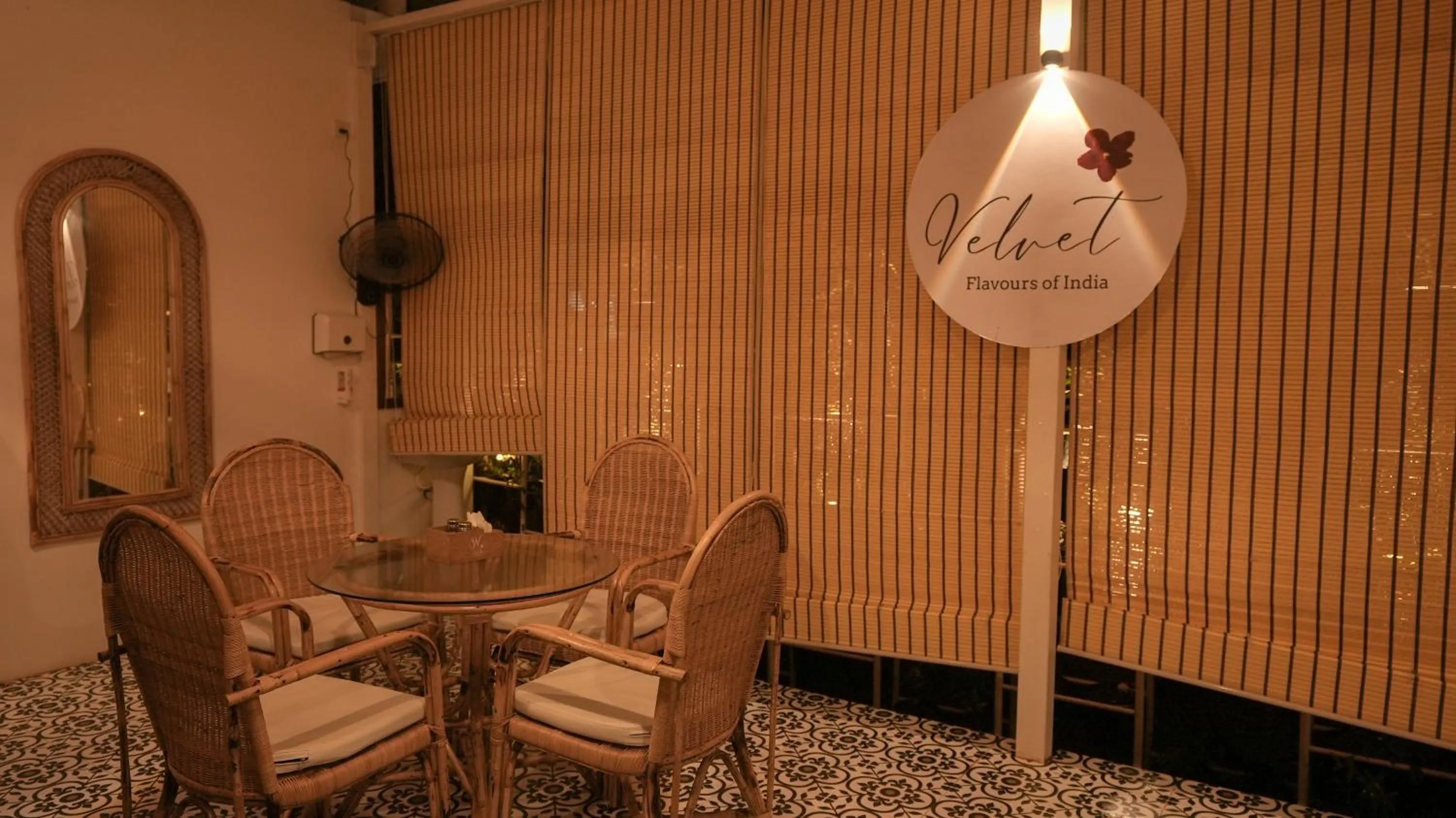 Restaurant/places to eat in Whiteflower Resort Morjim