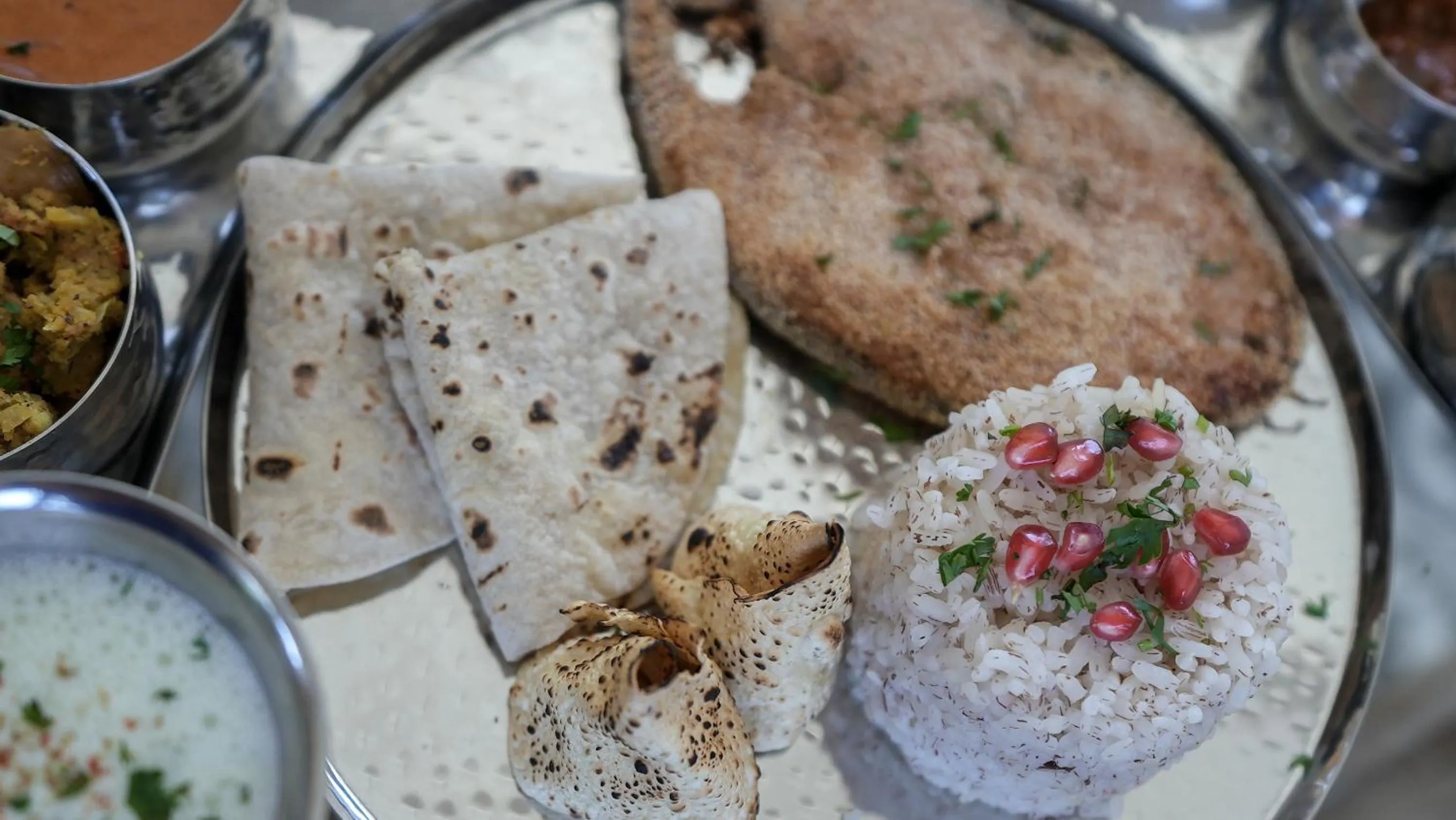 Food and drinks in Whiteflower Resort Morjim