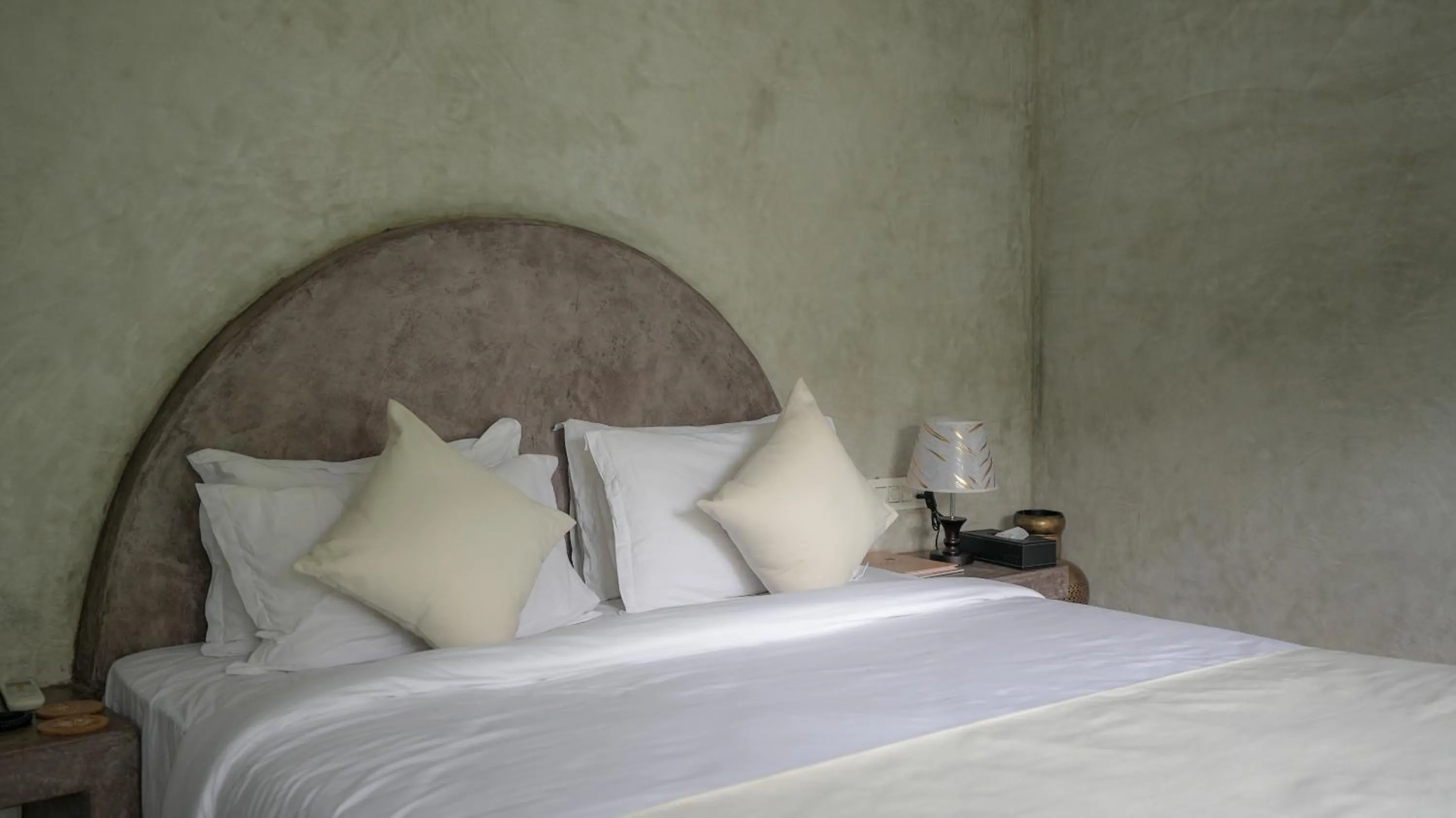 Bed in Whiteflower Resort Morjim