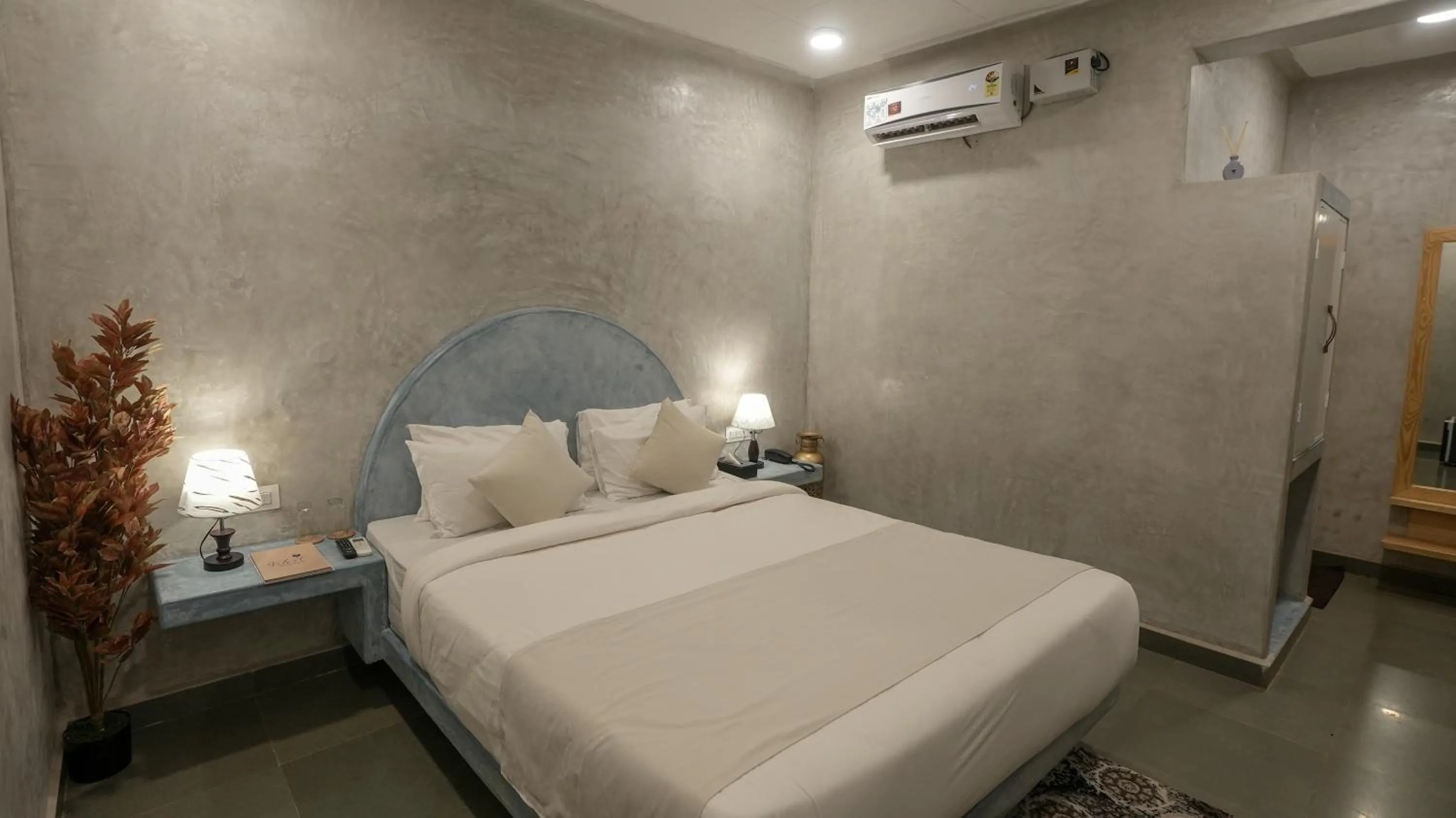 Bed in Whiteflower Resort Morjim