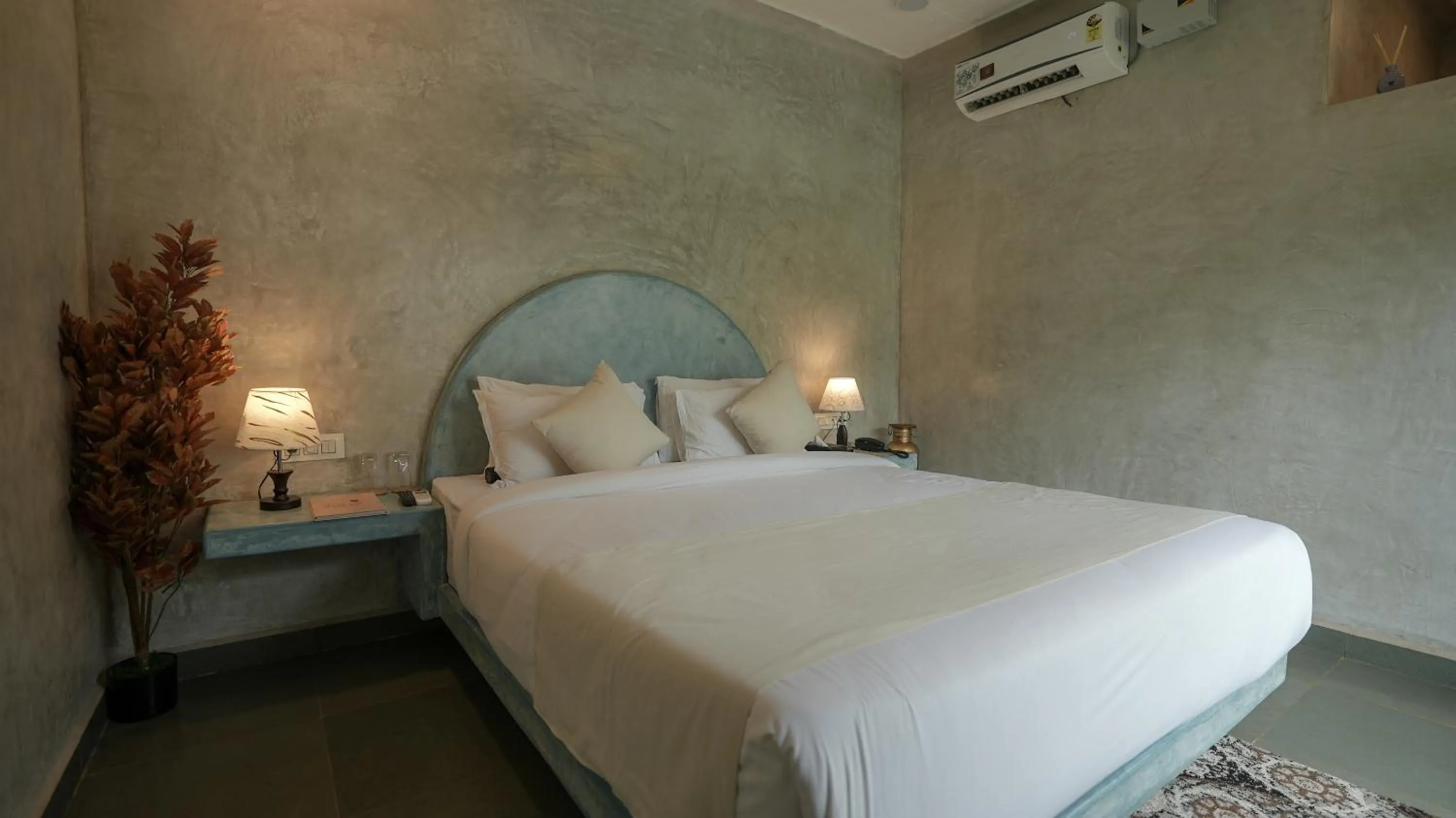 Bed in Whiteflower Resort Morjim