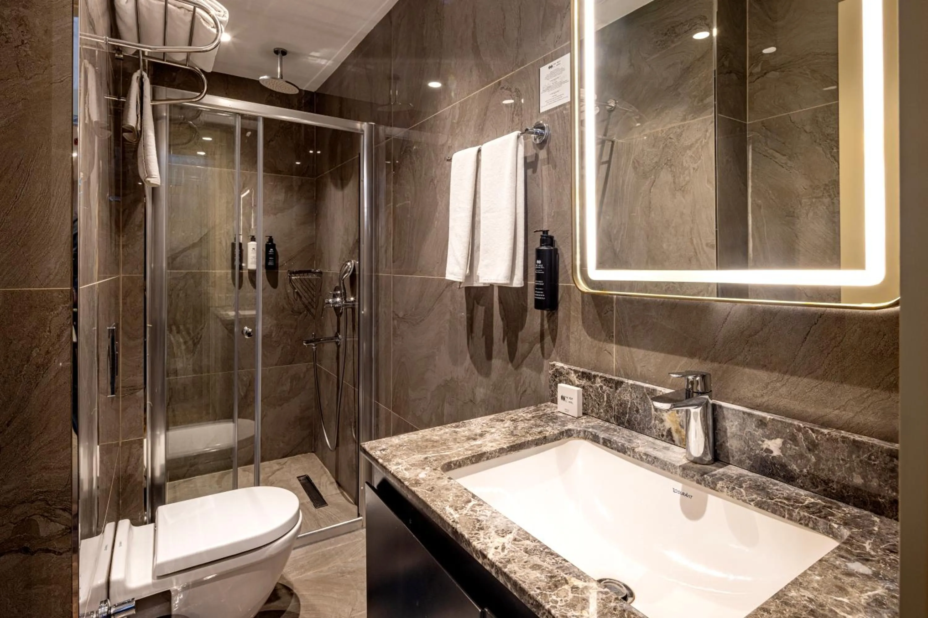 Shower in THE NEST HOTEL