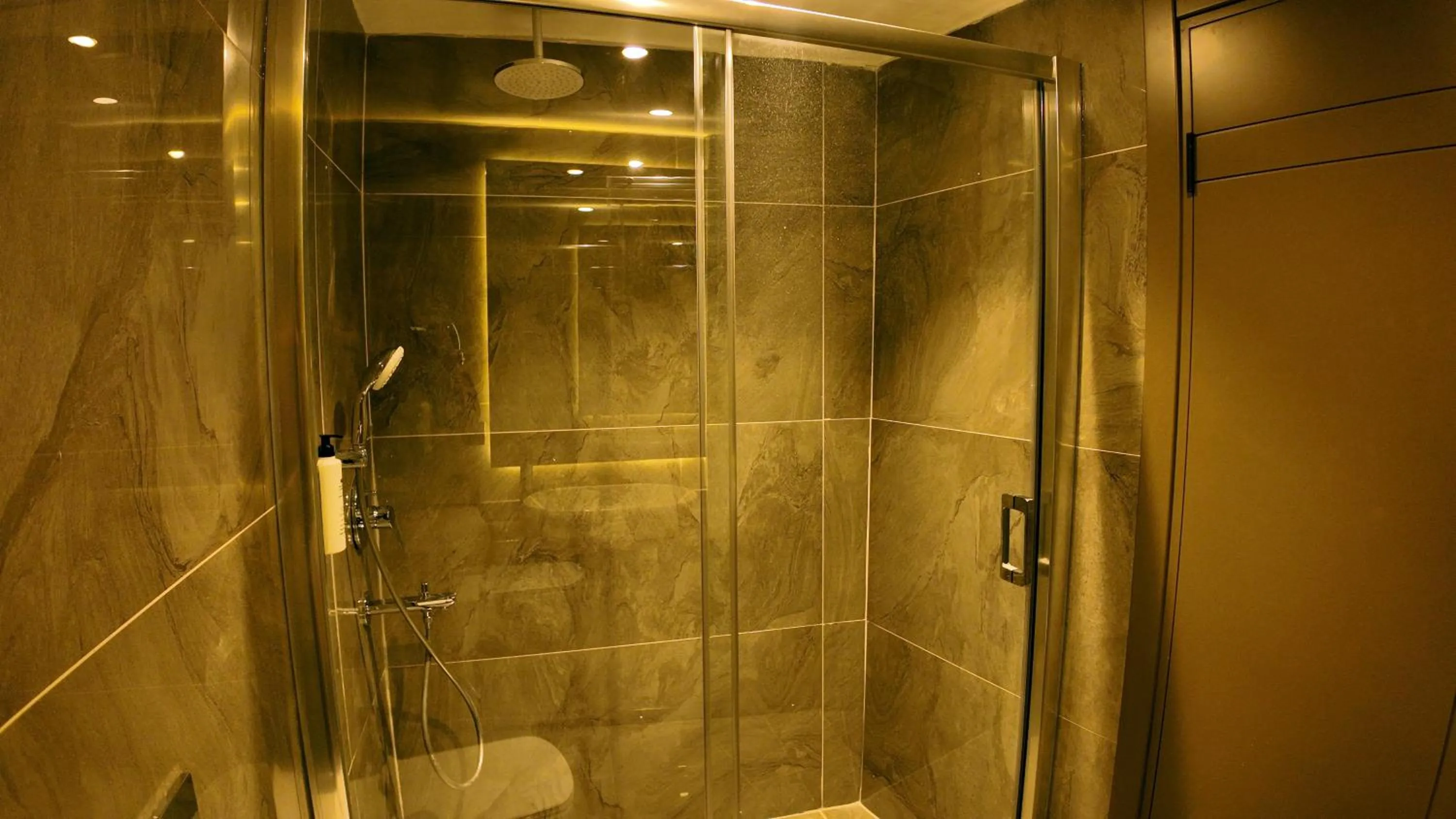 Shower in THE NEST HOTEL